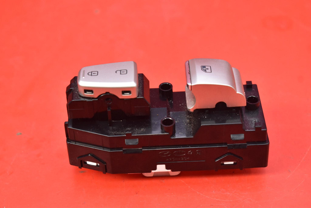 switch lifting windows right front 93576-M5100 HYUNDAI NEXO 18