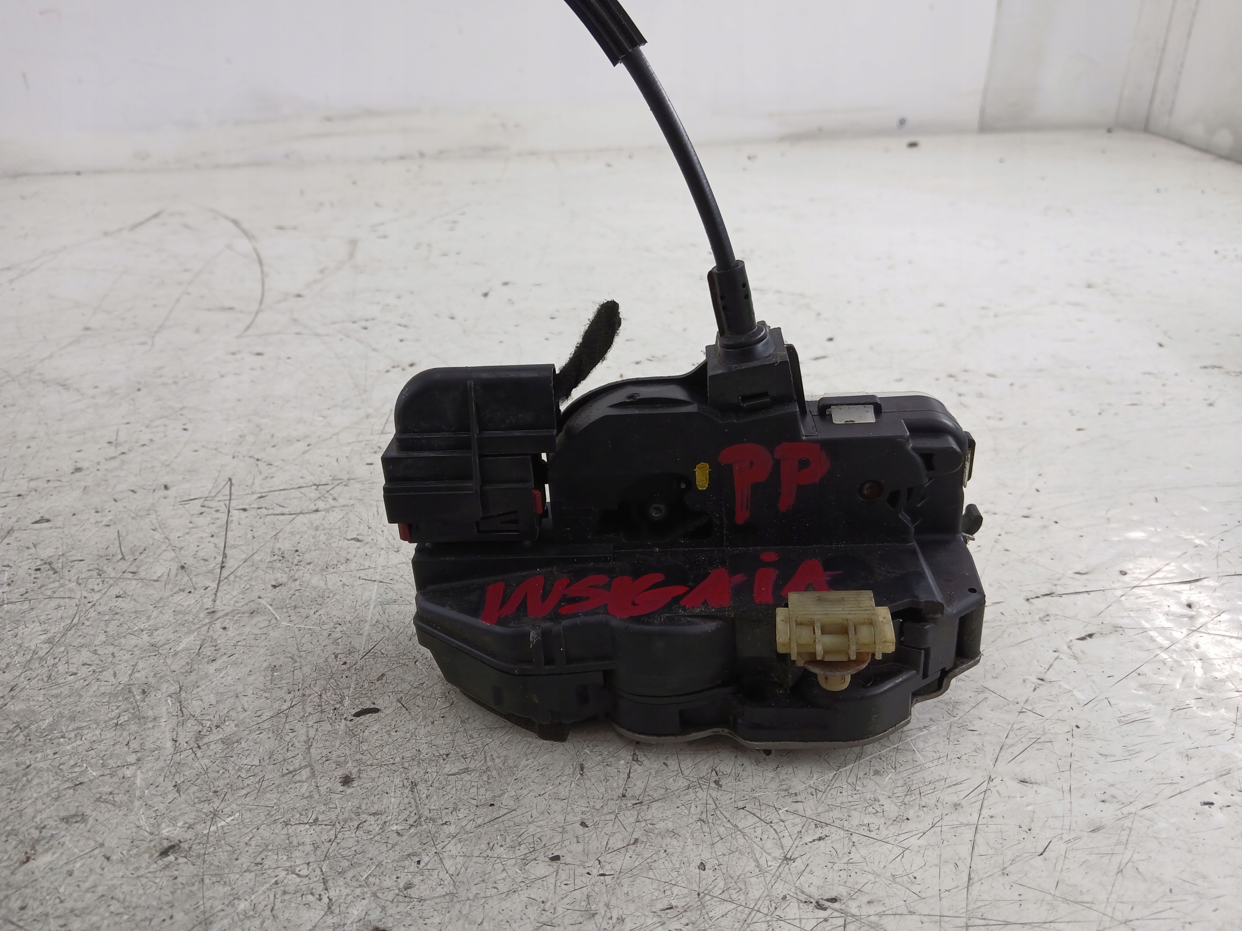 OPEL INSIGNIA A lock right front 08-14