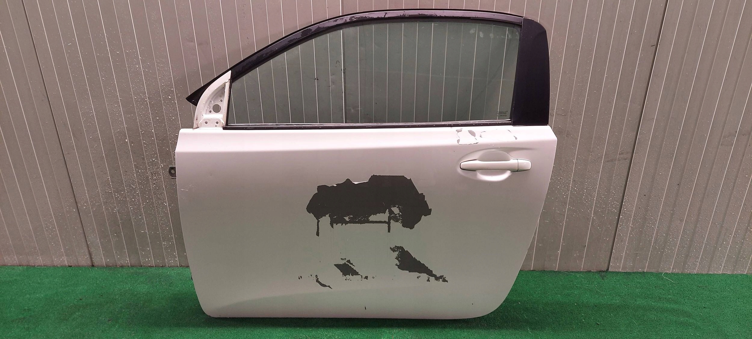 dveře levý předek TOYOTA IQ LAK: 070 O7O