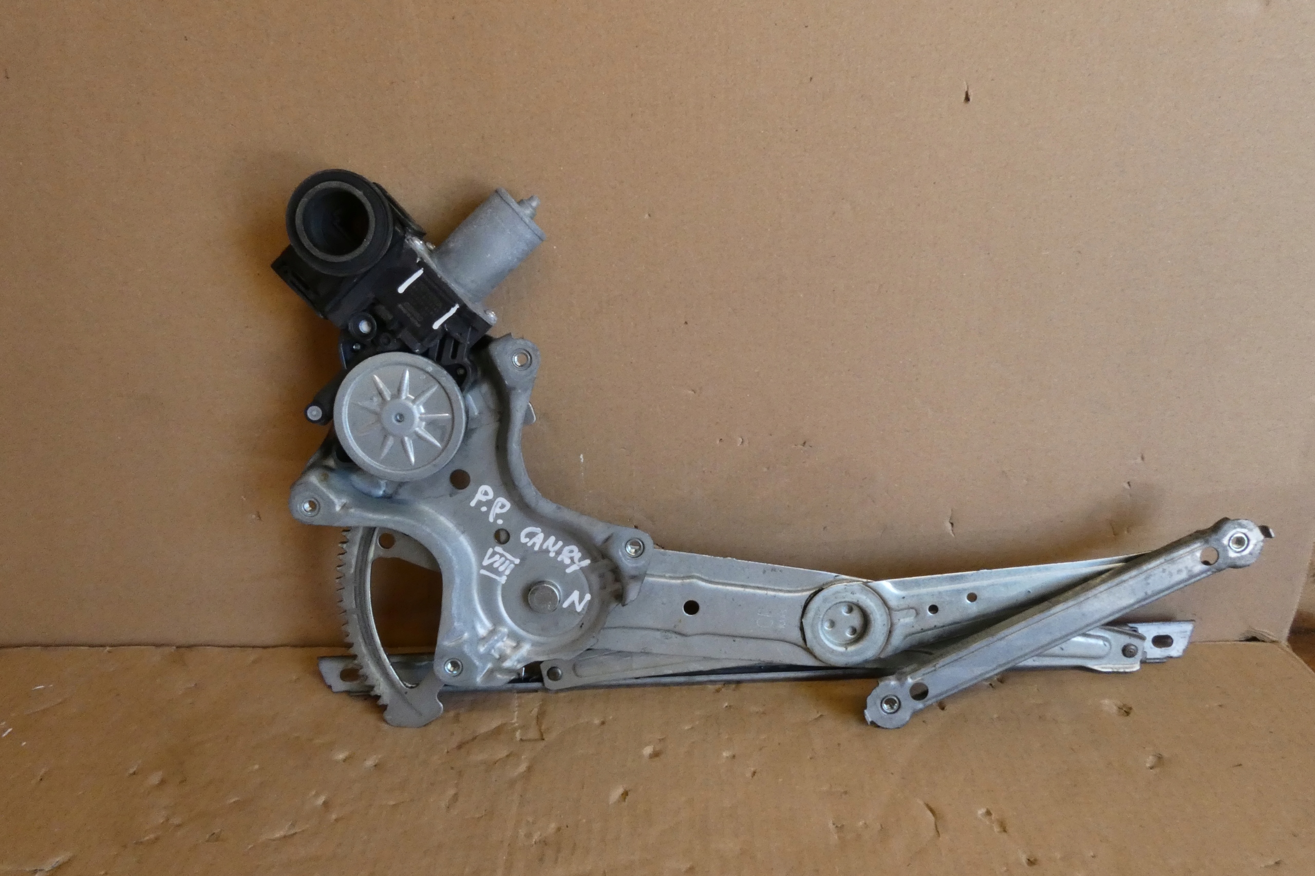 TOYOTA CAMRY VIII XV70 2017- window regulator right front