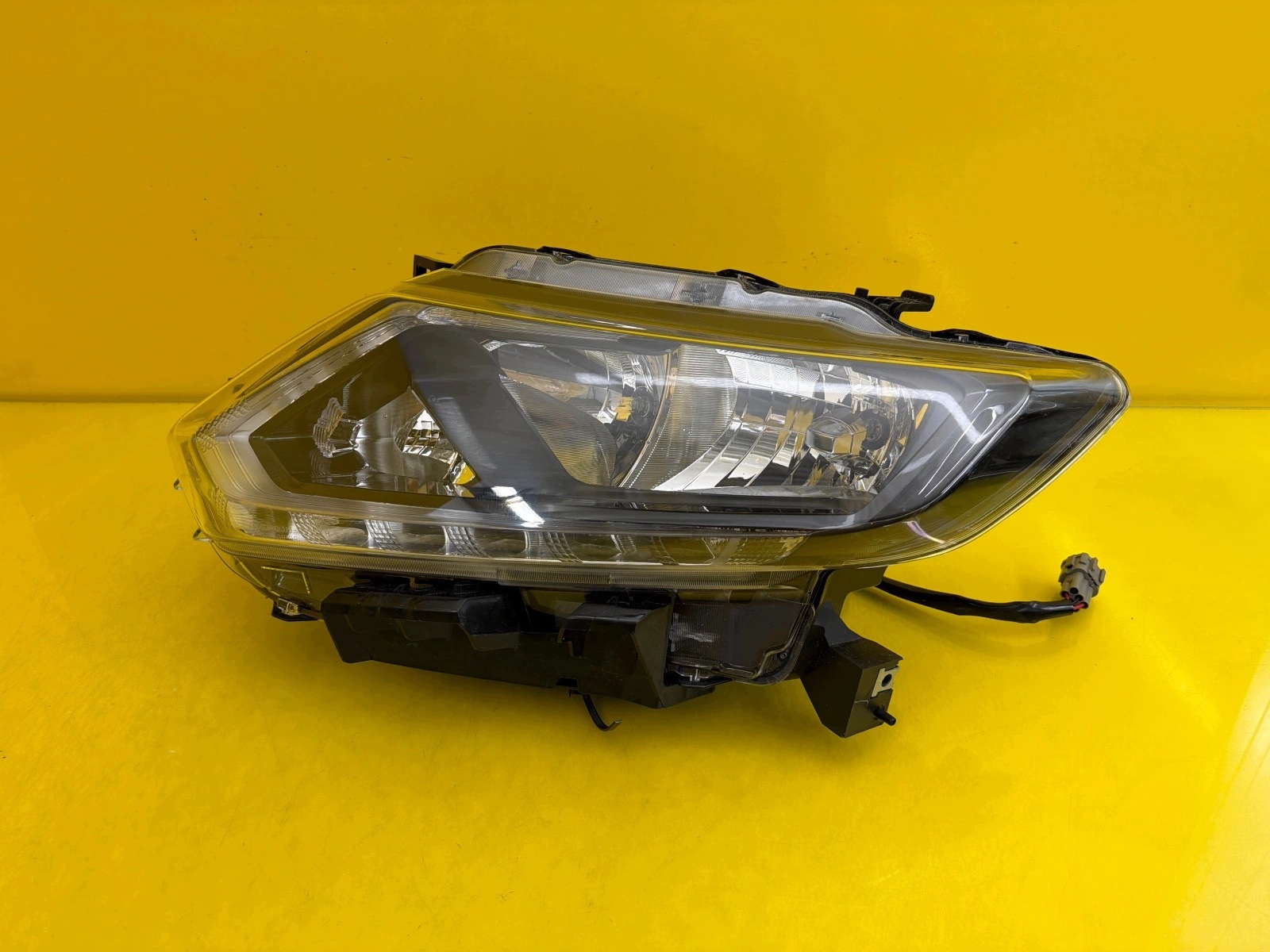 light left Nissan X-Trail T32 pre facelift 2014-2018 H7 Led