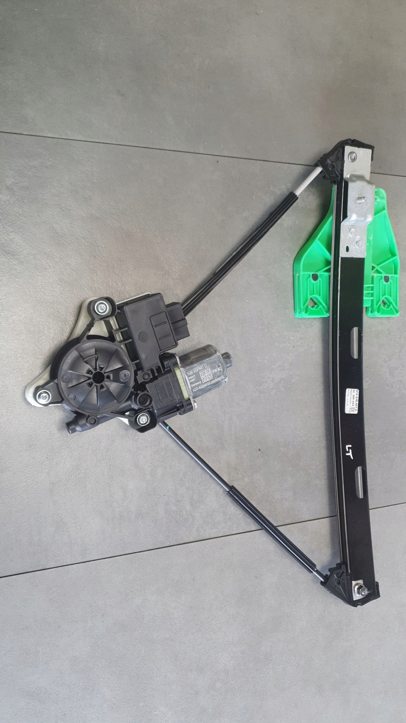 Cupra Formentor window regulator left rear part of the rear 5FA839461A