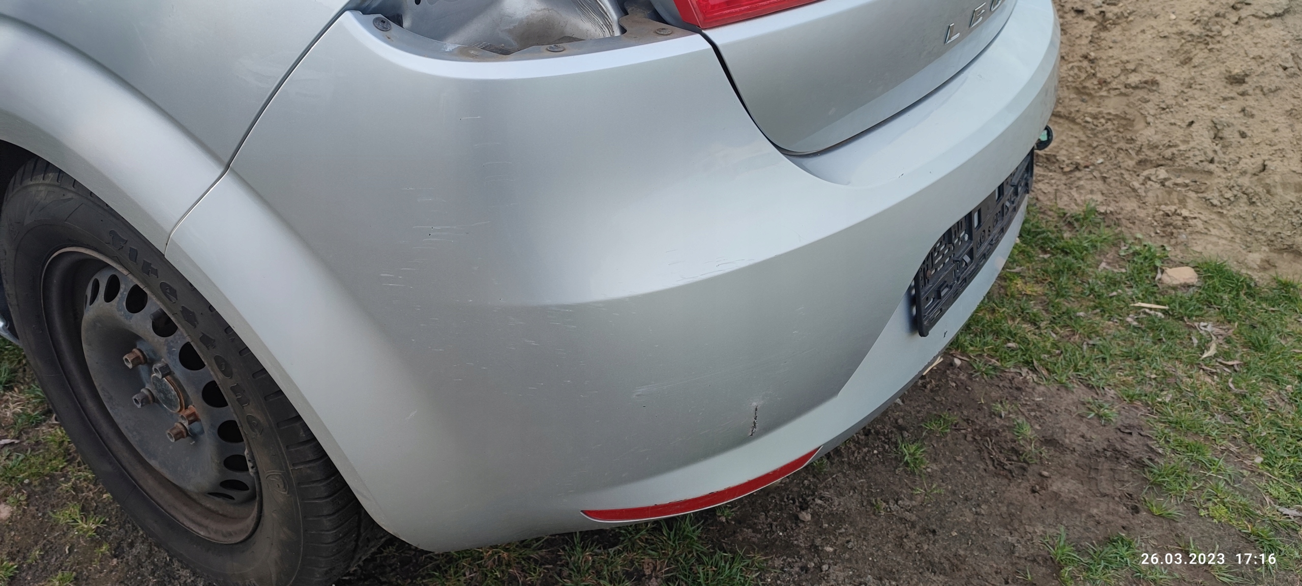 SEAT LEON II 1P ZDERZAK TYŁ TYLNY LS7Y Strona zabudowy tył