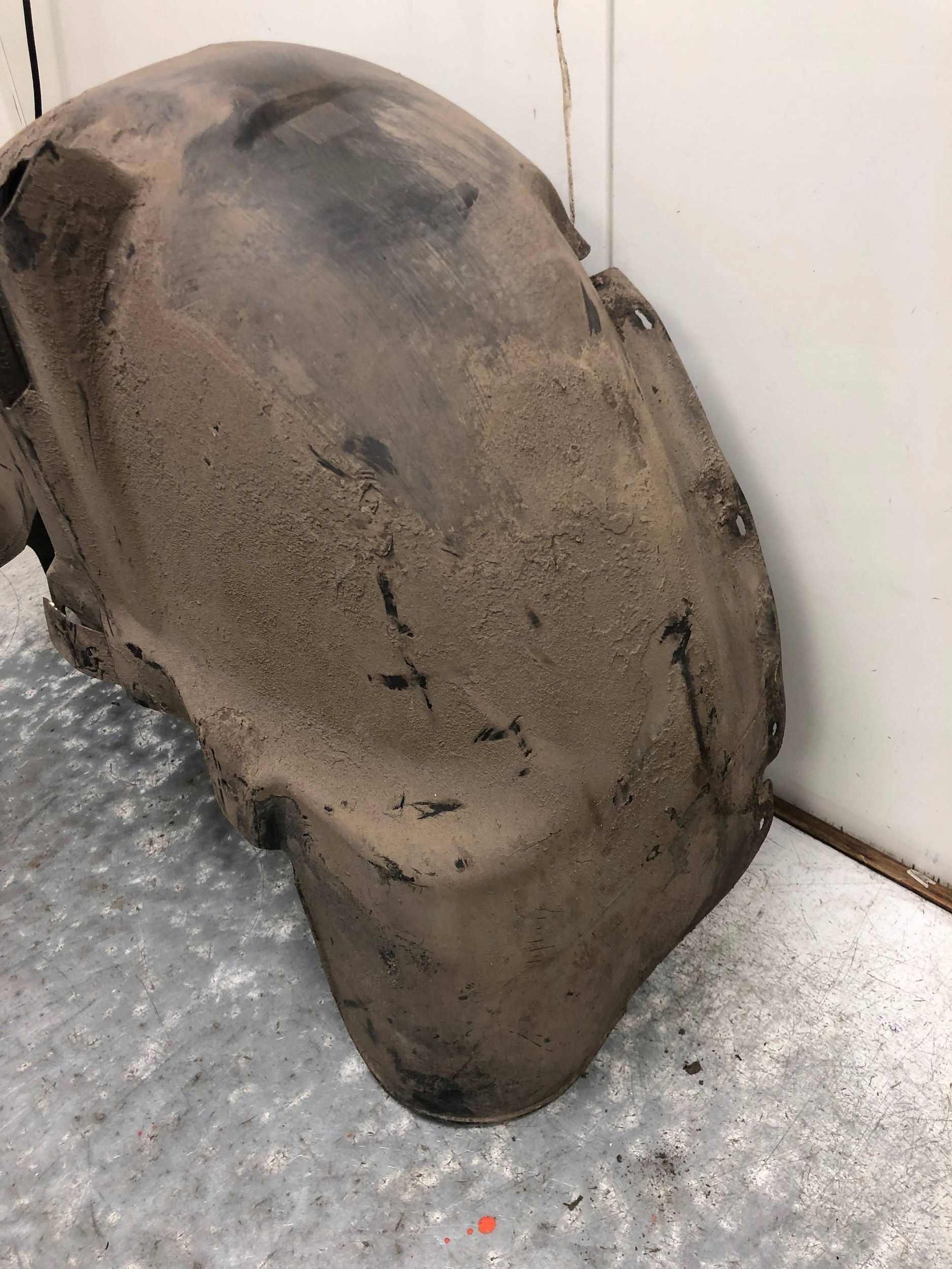 mudguard right rear part VW TOURAN and 1T0810972B
