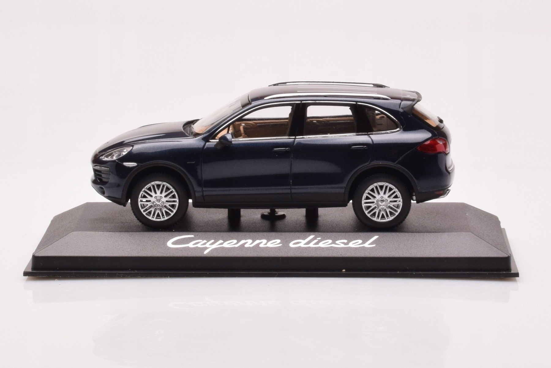 Porsche Cayenne Diesel Dark Blue Minichamps 1/43