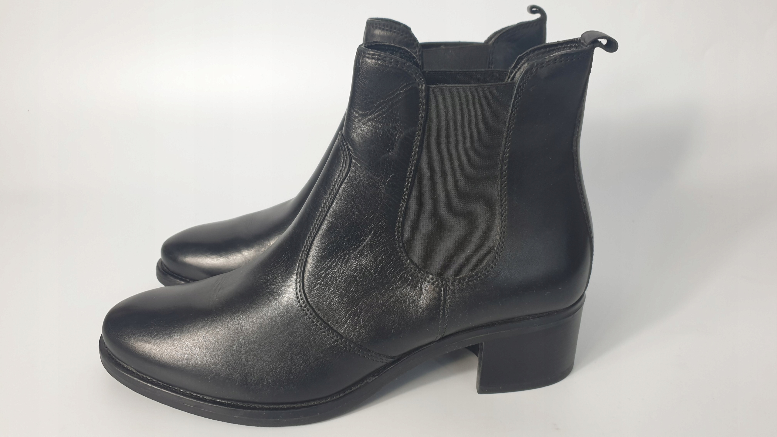 Černé kožené kotníkové boty pier one , akce 40 R