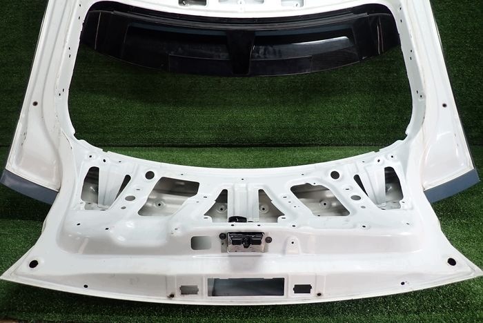 HYUNDAI IONIQ V 21- boot doors rear part