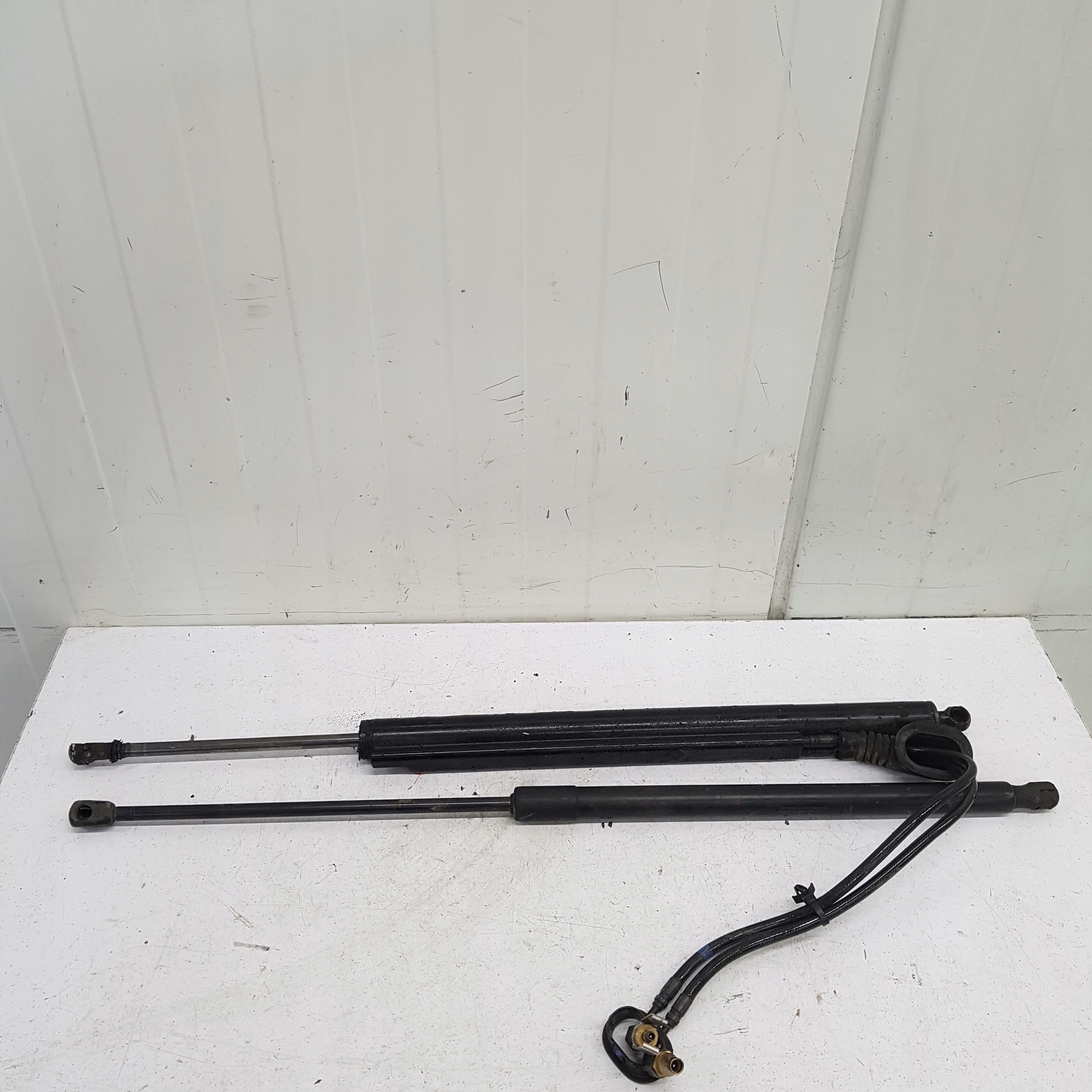 SILOWNIKI TELESKOPY heckklappe heck KPL OPEL INSIGNIA
