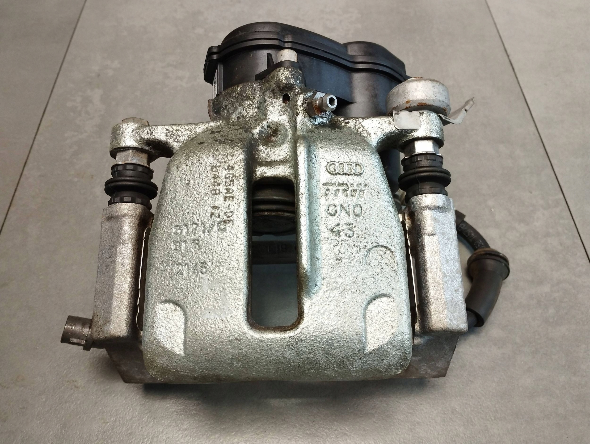 Audi A7 4G 2016 3.0 TDI caliper left rear part 4G5AE