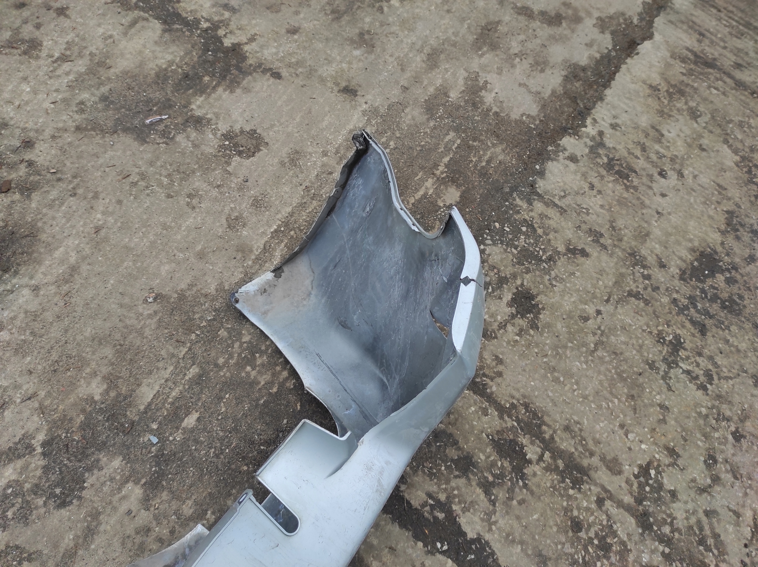 bumper rear SUZUKI VITARA II 71811-65J10 PDC damaged