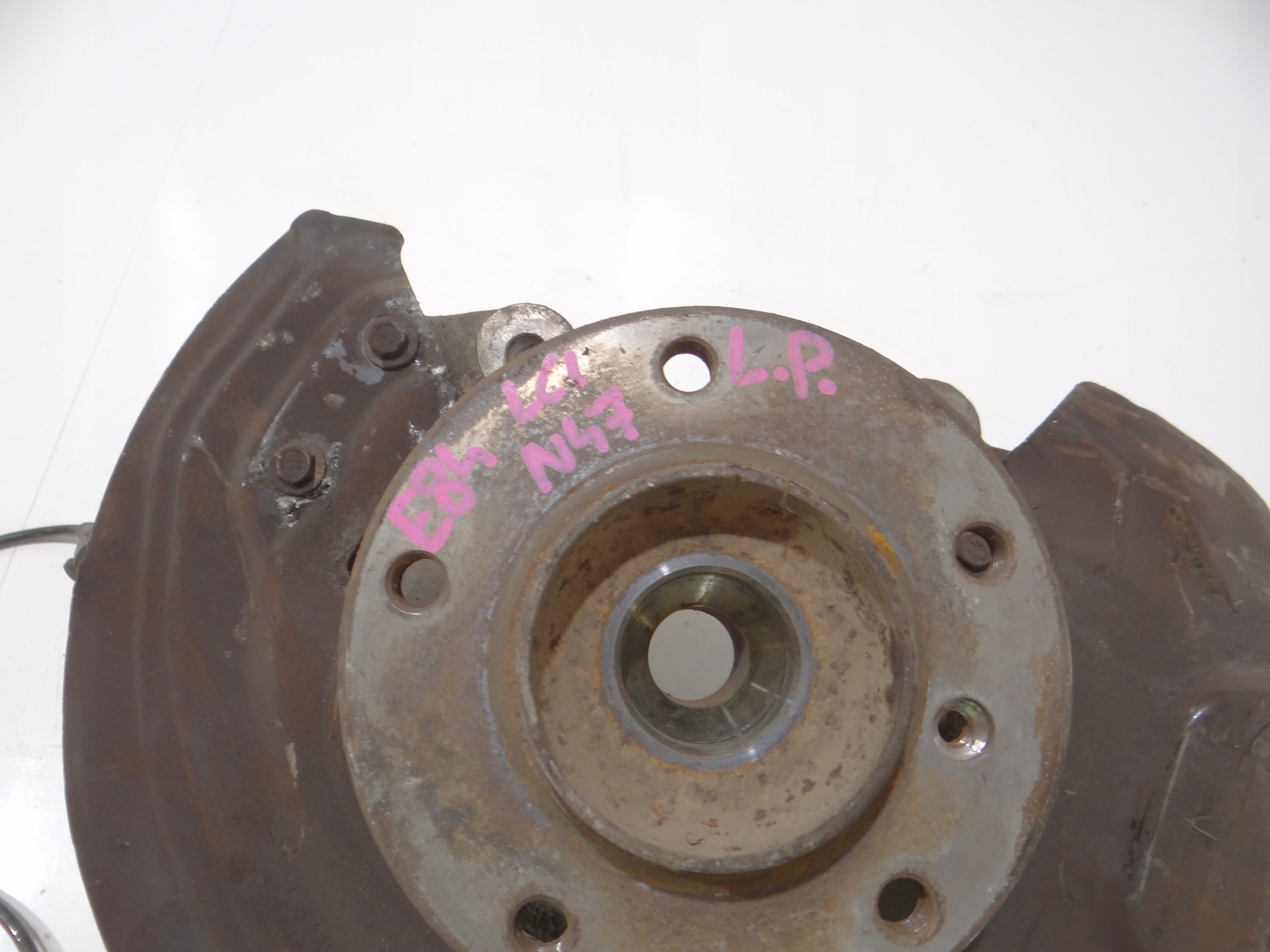 čepu levý předek BMW X1 E84 LCI N47 2.0D 6788699