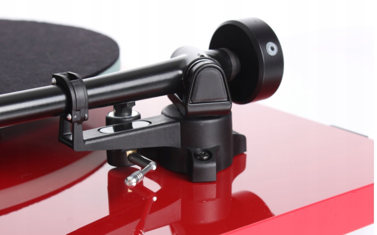 GRAMOFON ANALOGOWY Z WKŁADKĄ REGA CARBON MM REGA PLANAR 2 P2 CZERWONY Marka Rega