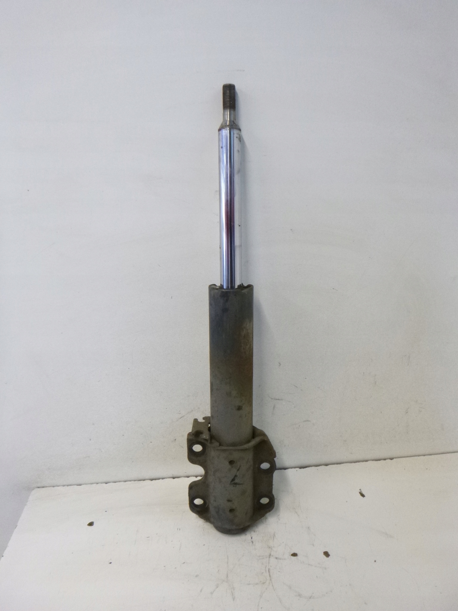 shock absorber front Mercedes Sprinter W903 2.9 97r.