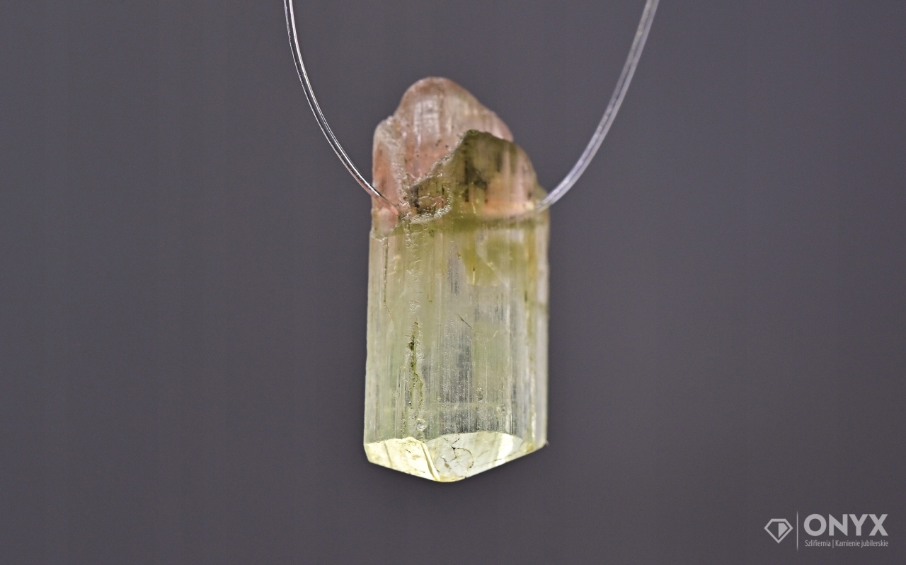 Turmalín provrtaný přírodní křišťál 13x6,5 mm