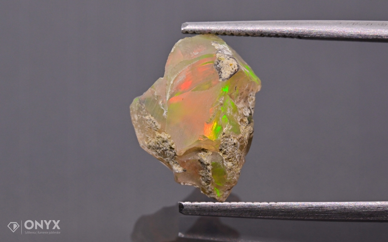 Opal z Etiopie hrudky 13,5x10 mm