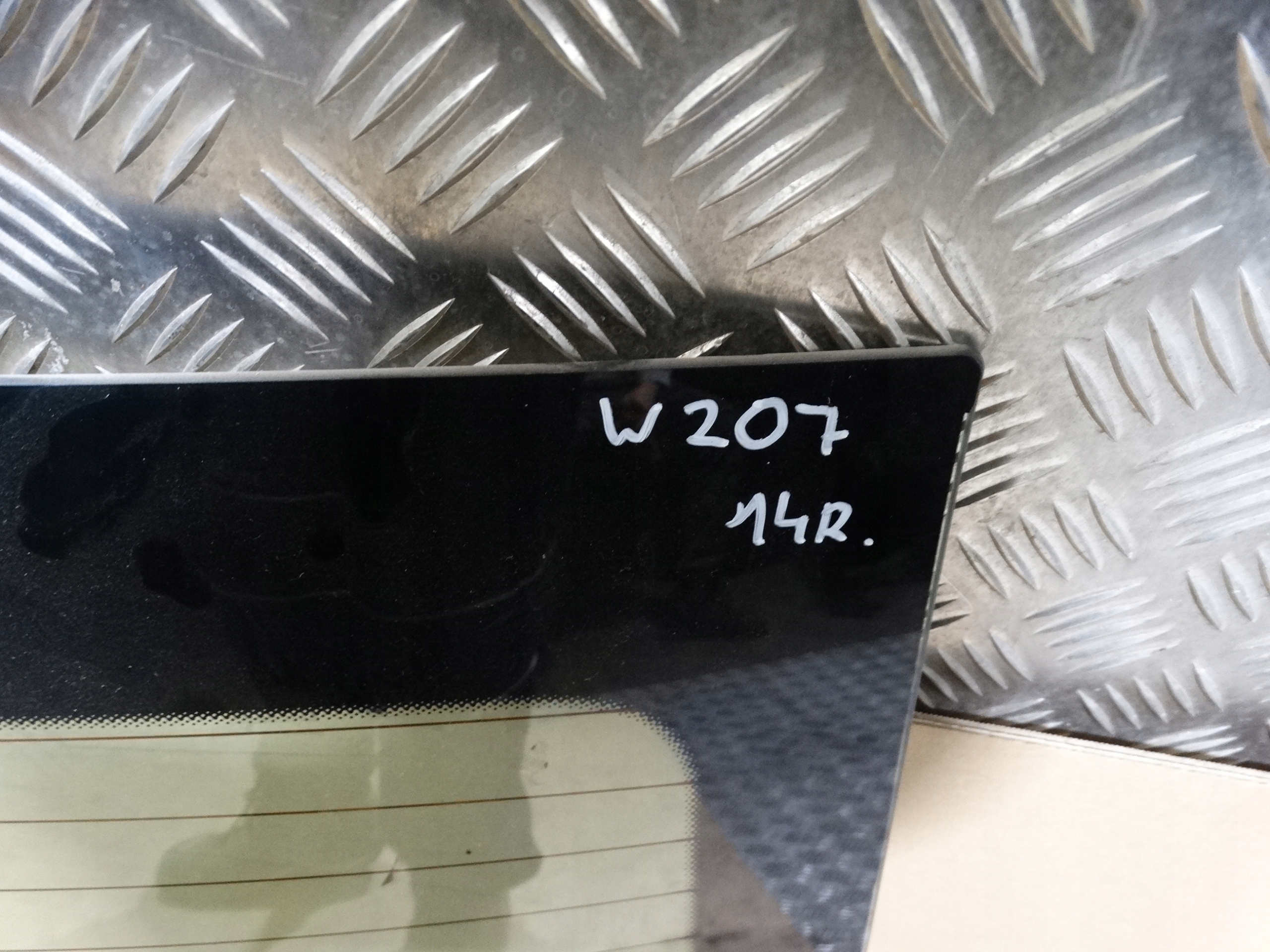IDEALNA window rear MERCEDES W207 14r. 1