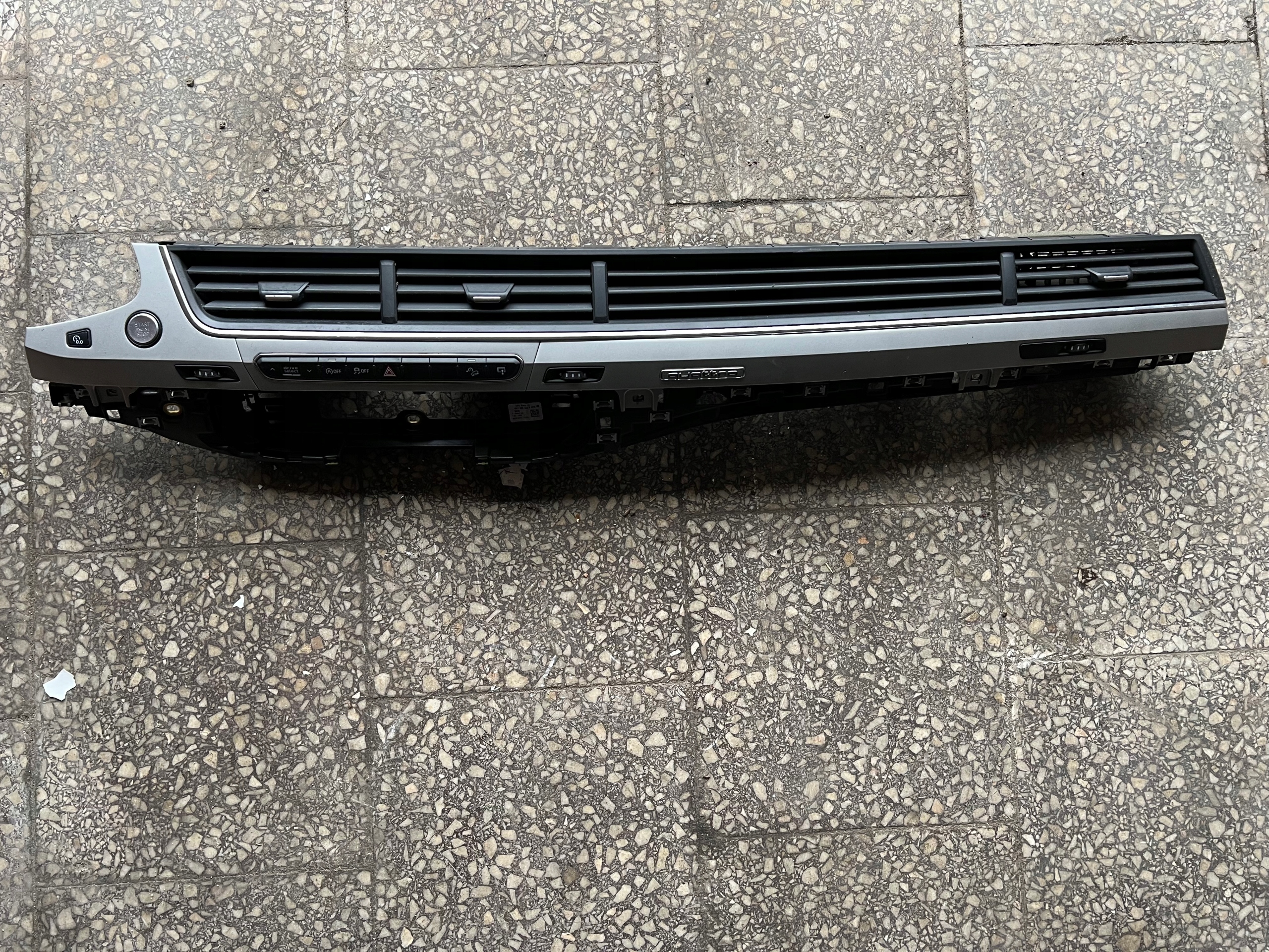 AUDI Q7 4M KRATKA NAWIEWU 4M1820902