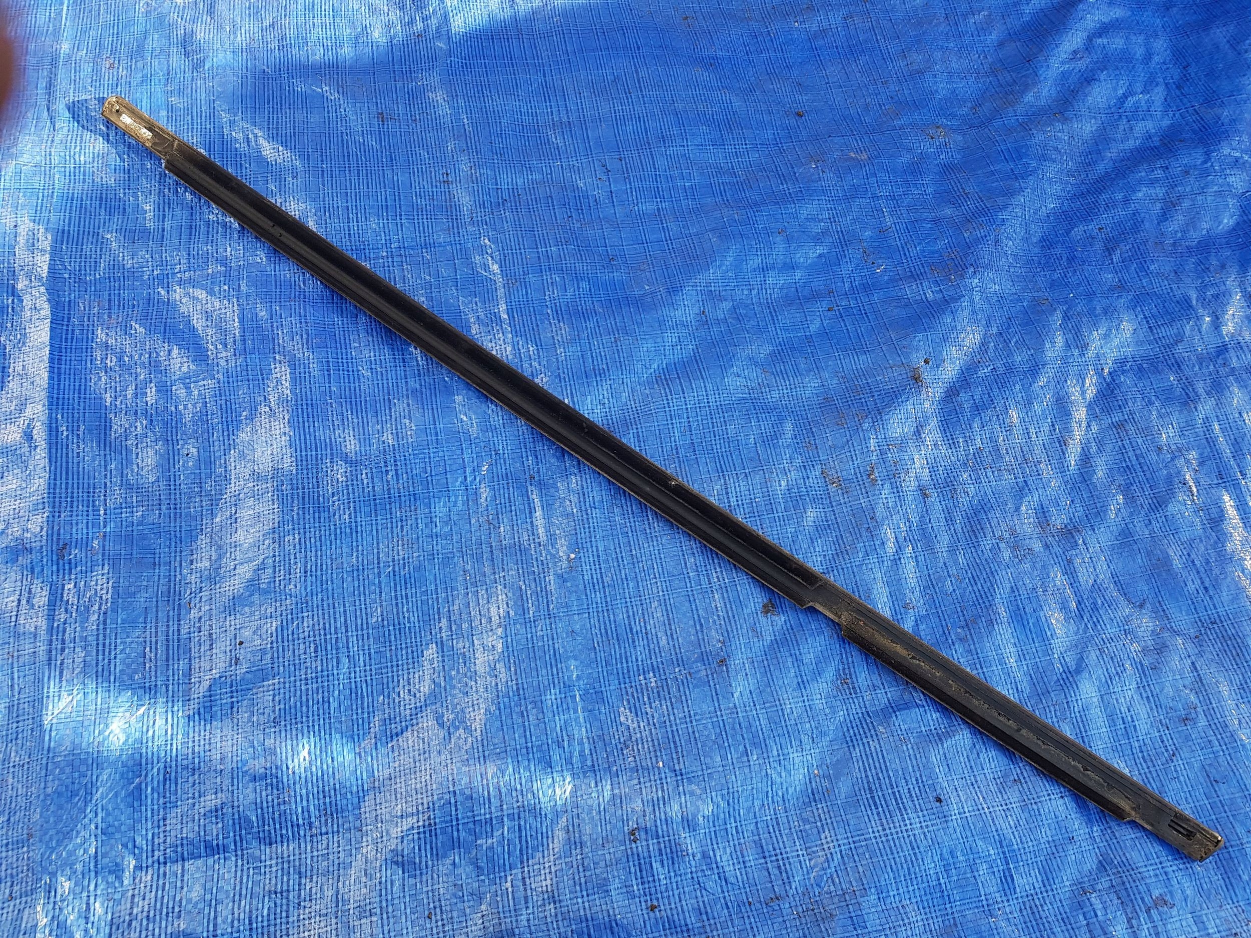 moulding door left rear part dust CHROM MERCEDES W251 LONG