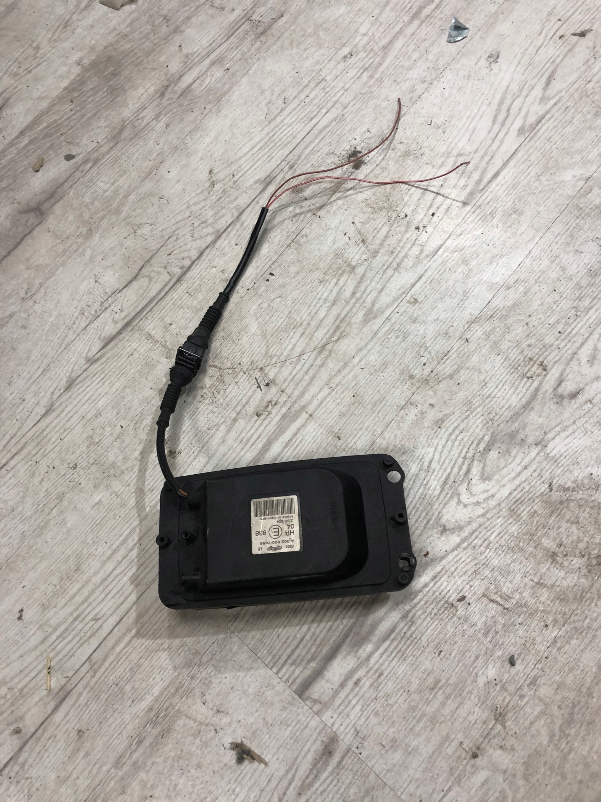 HALOGEN PRZECIWMGIELNY LEWY ACTROS 96 0028207656 Numer katalogowy czesci A 002 820 76 56