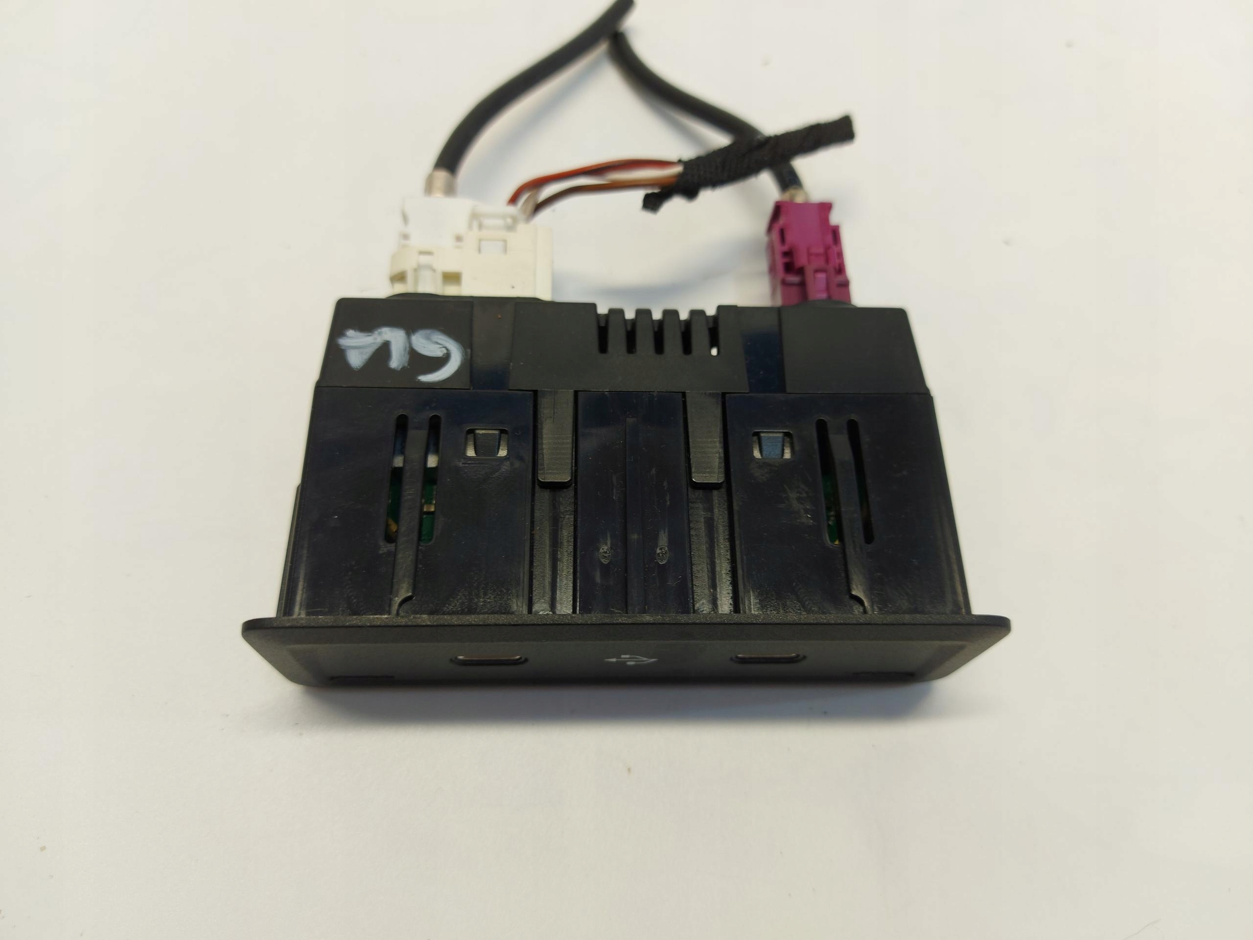 Mercedes GLA 250e LIFT adapter USB A2478207502