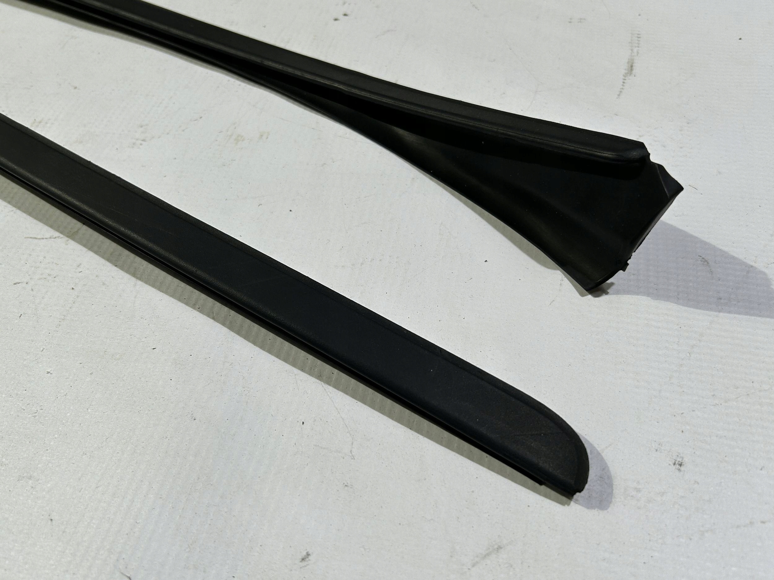 moulding windows cover slupka A left right Lincoln Continental 2017r