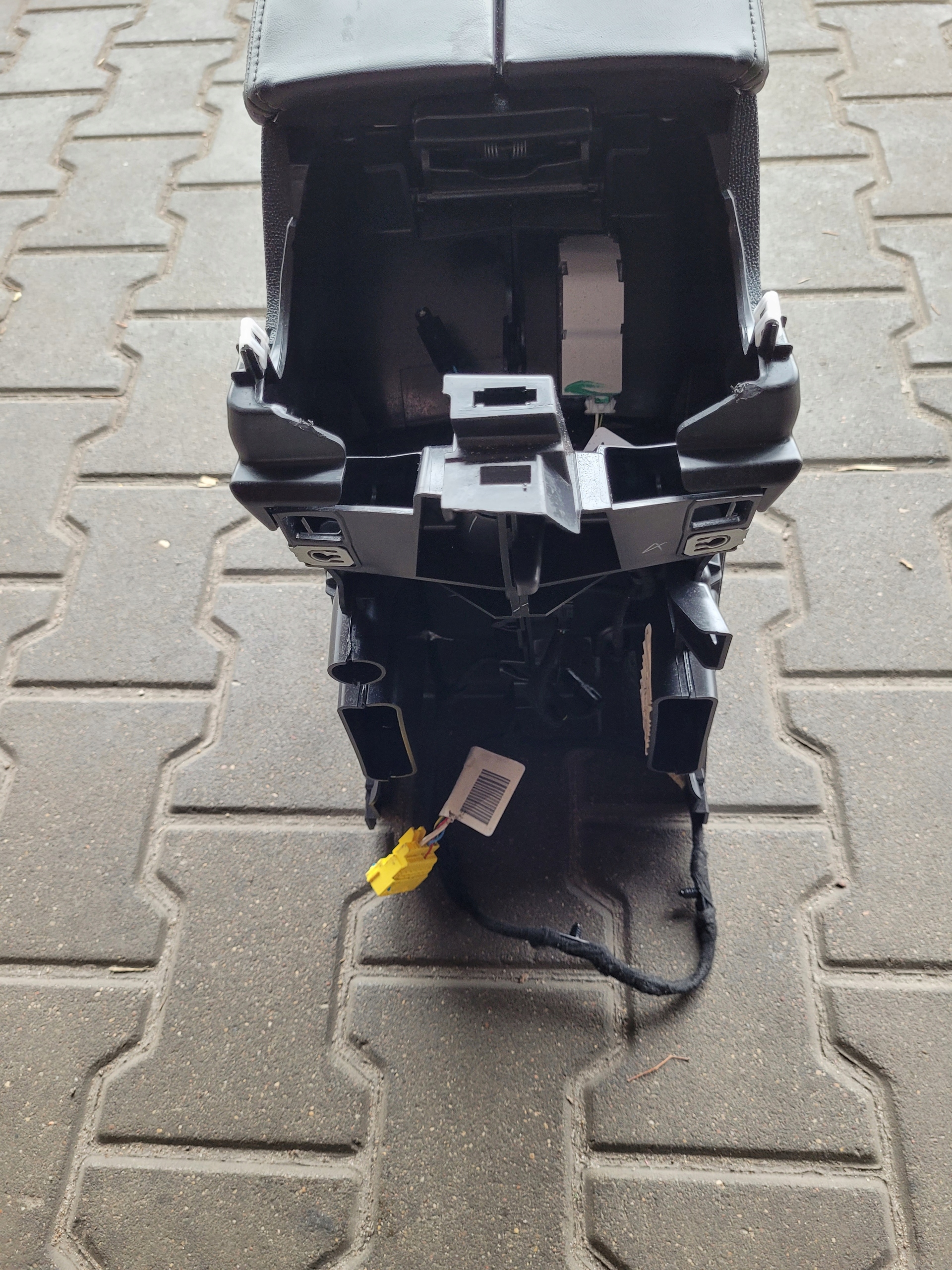 TUNEL central armrest passenger compartment PEUGEOT 3008 II