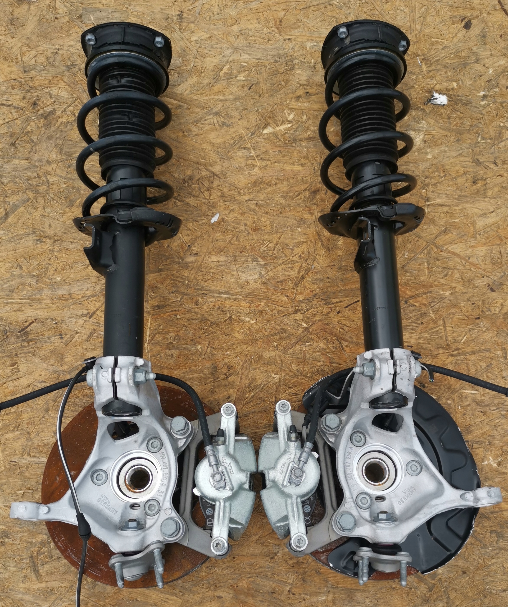 shock absorber left swing left TIGUAN Q3 83A
