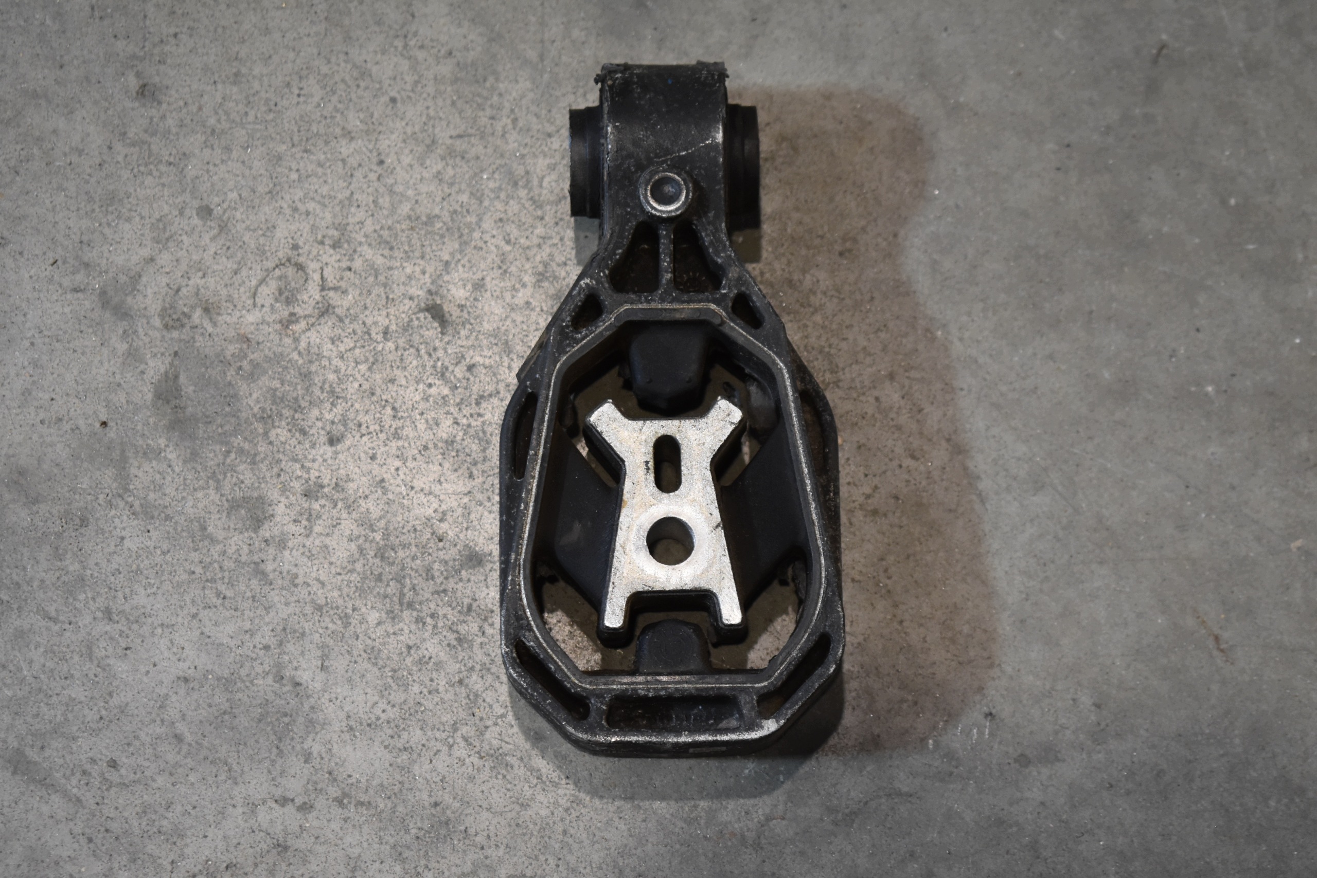 IDEALNA holder engine mount MERCEDES X247 GLB 1