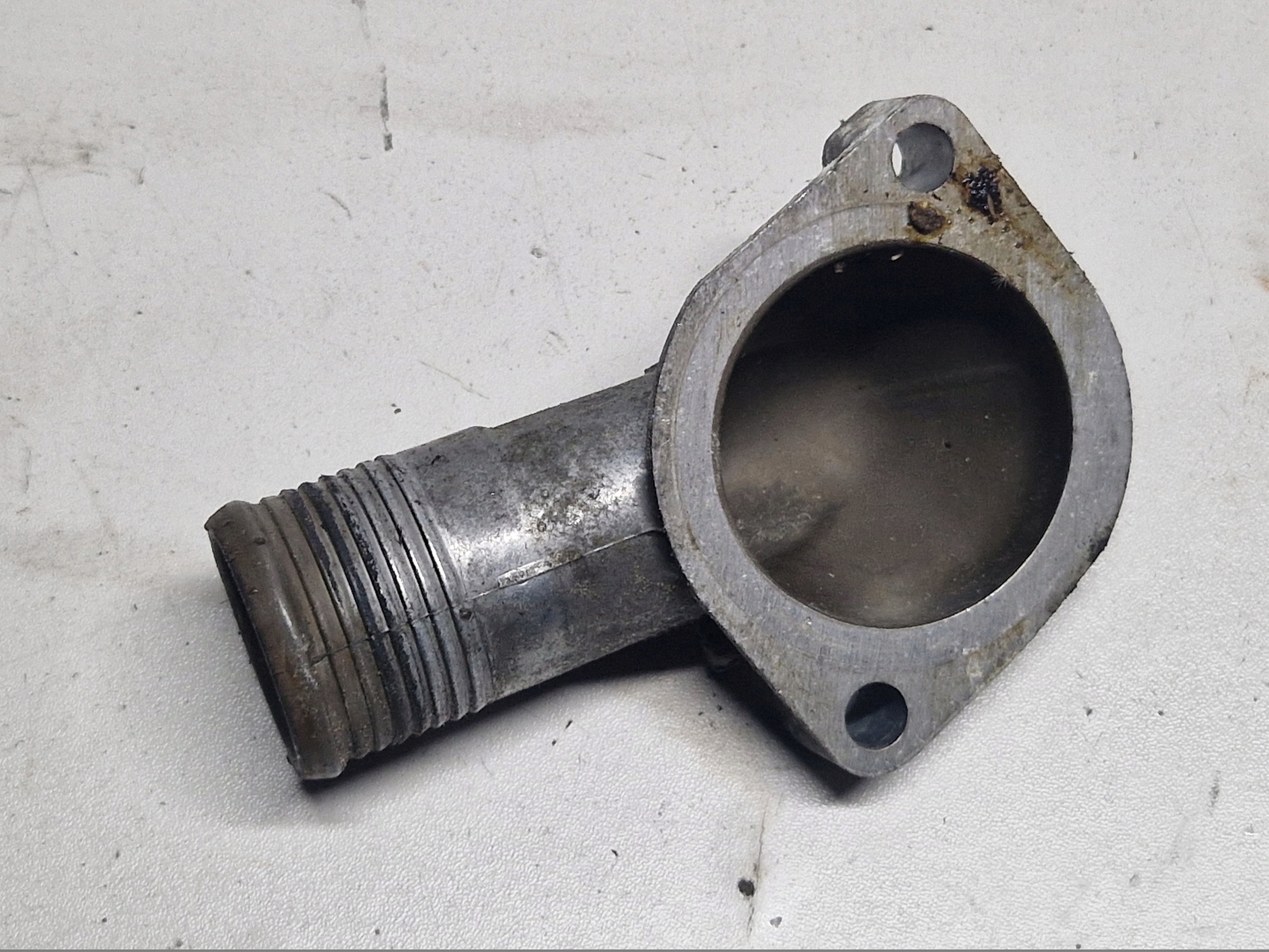 VOLVO V70 2.4 essence boîtier thermostat