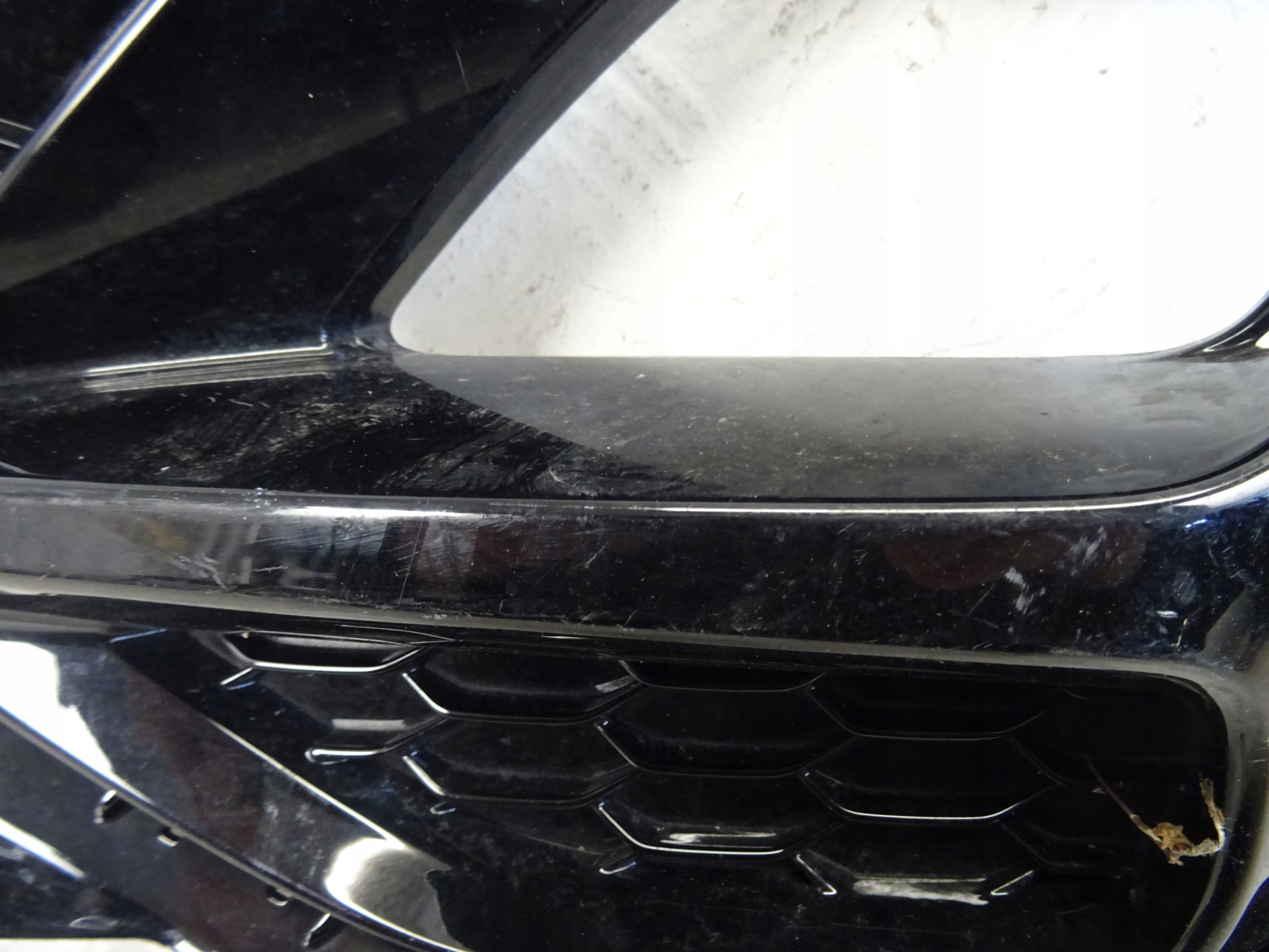 grid of a bumper front front right MG ZS LIFT 10694866