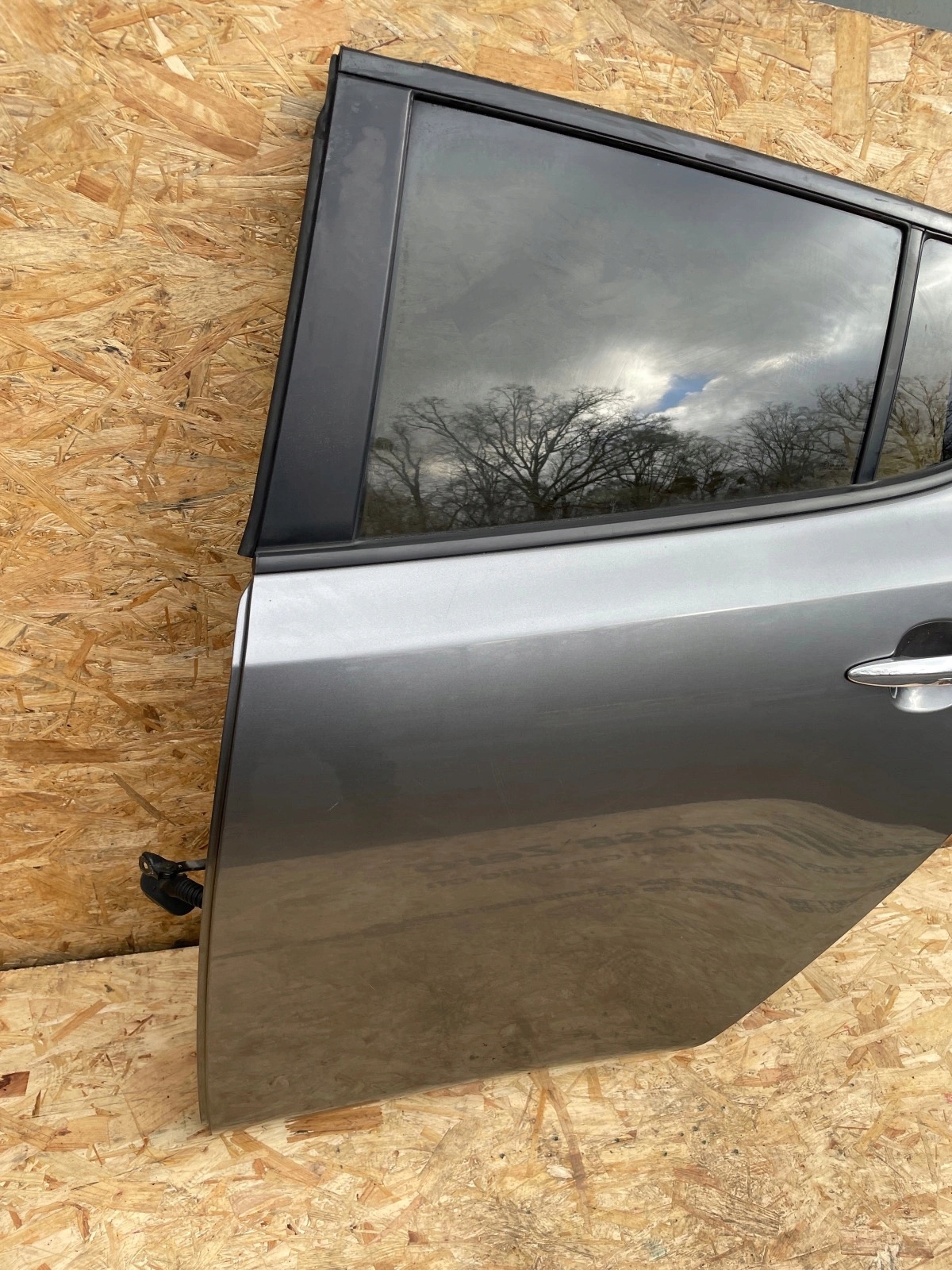 door rear part rear. left Nissan Leaf and Szare