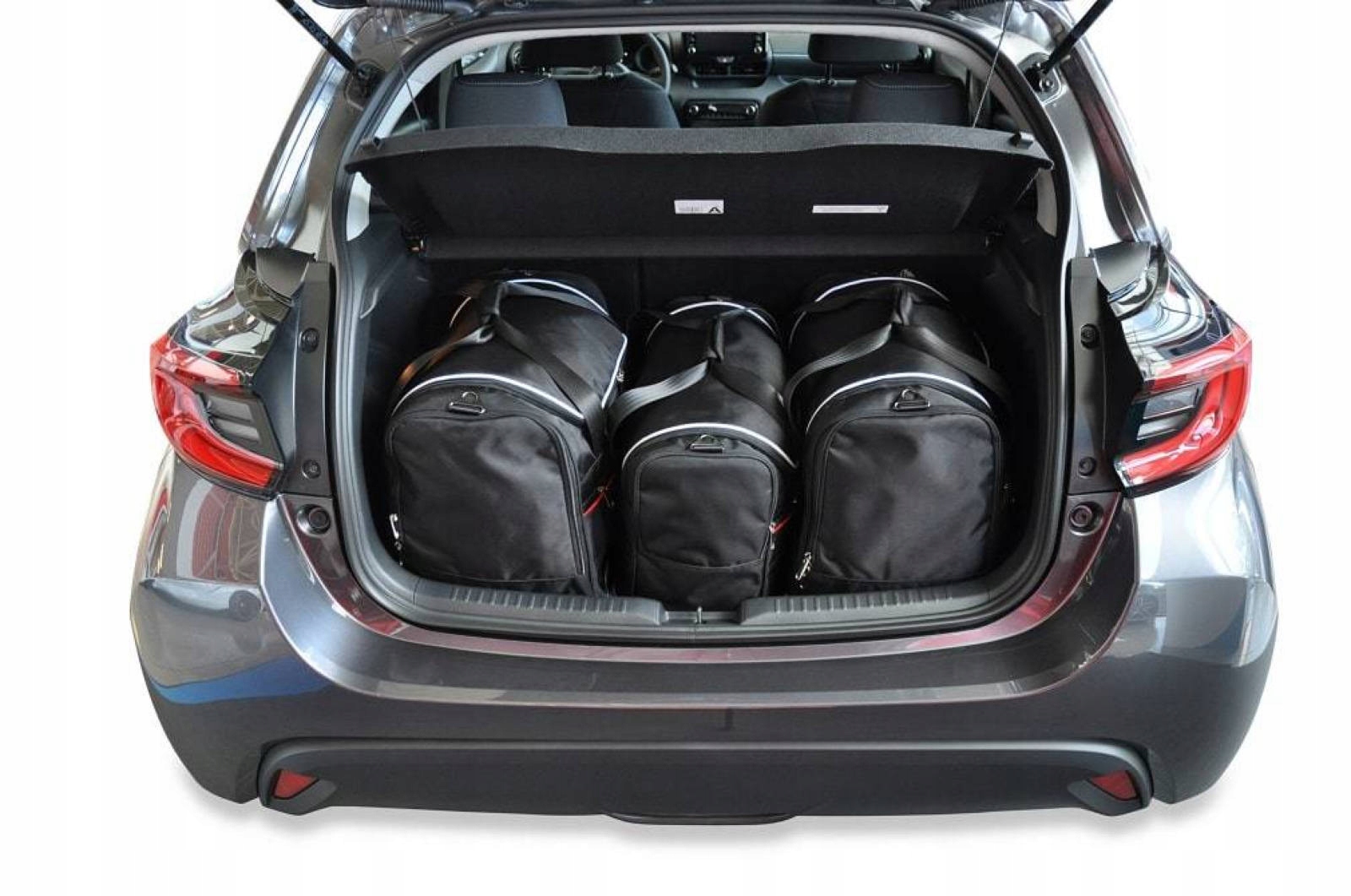 J&j Automotive Sada 3ks cestovných tašiek Aero pre Toyota Yaris Hatchback