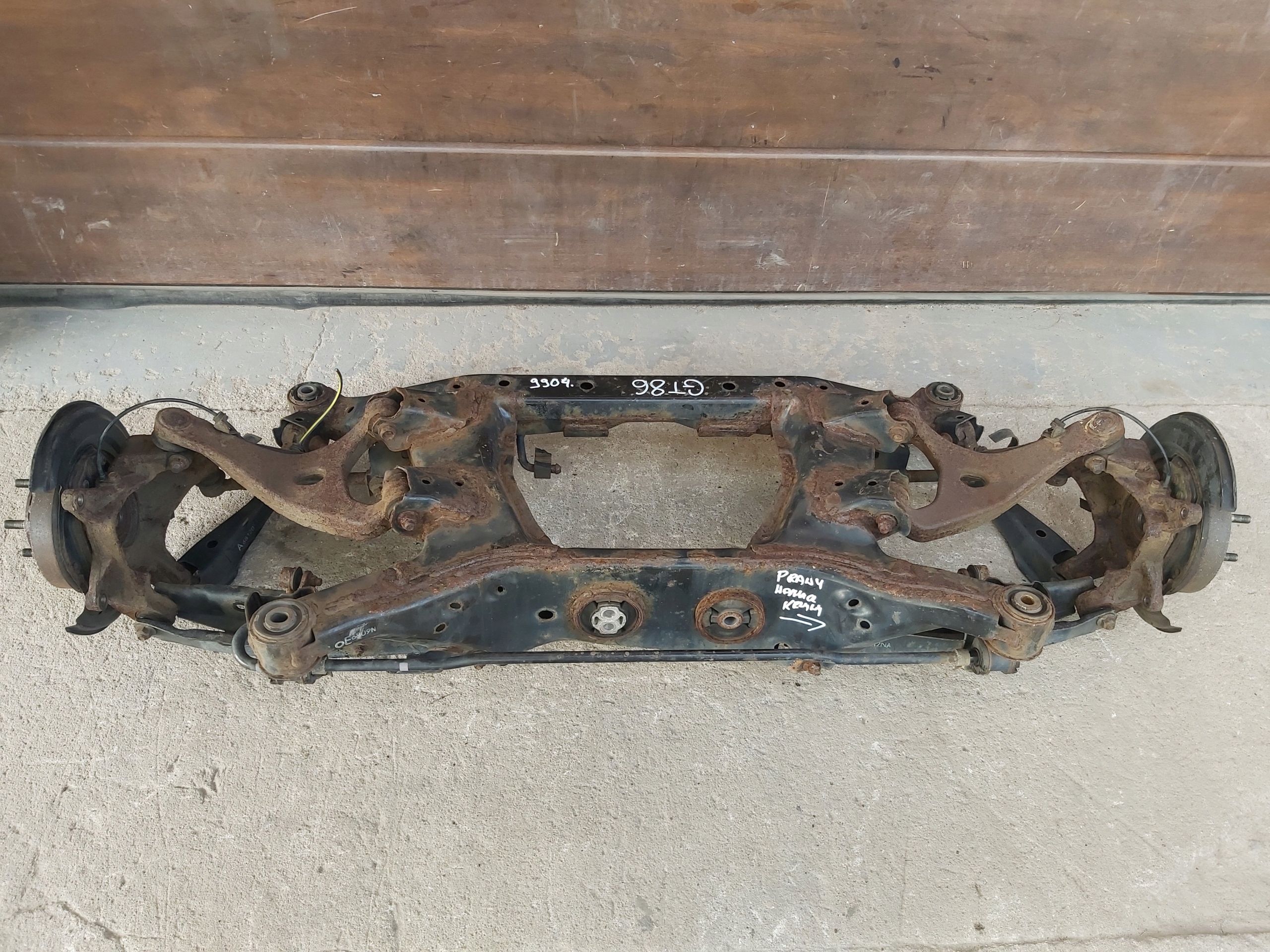 TOYOTA GT86 Subaru BRZ belka zawieszenia tył sanki wahacz zwrotnica