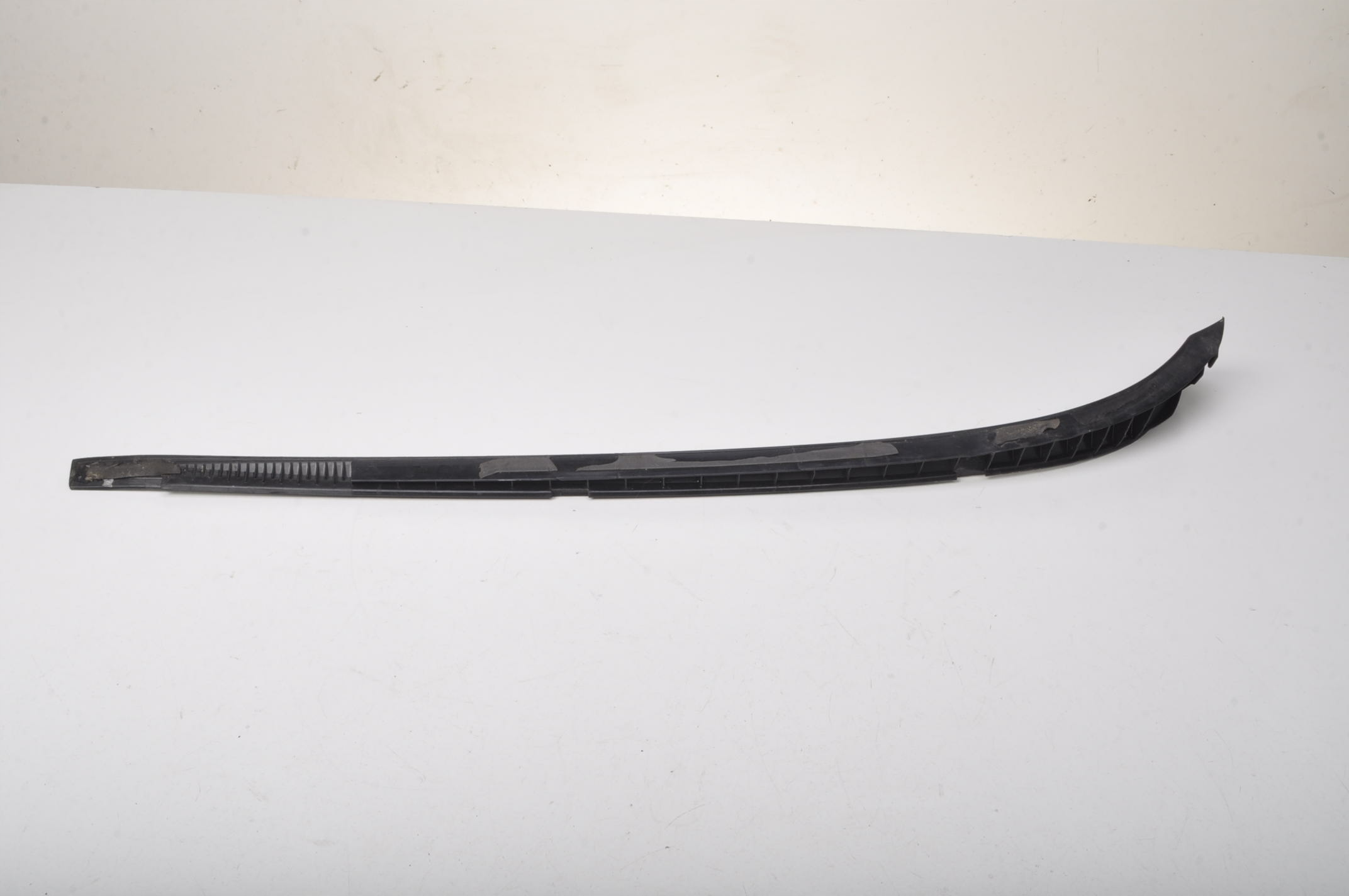 MP4 SPIDER LISTWA SZYBY PRZEDNIEJ CZOŁOWEJ LEWA