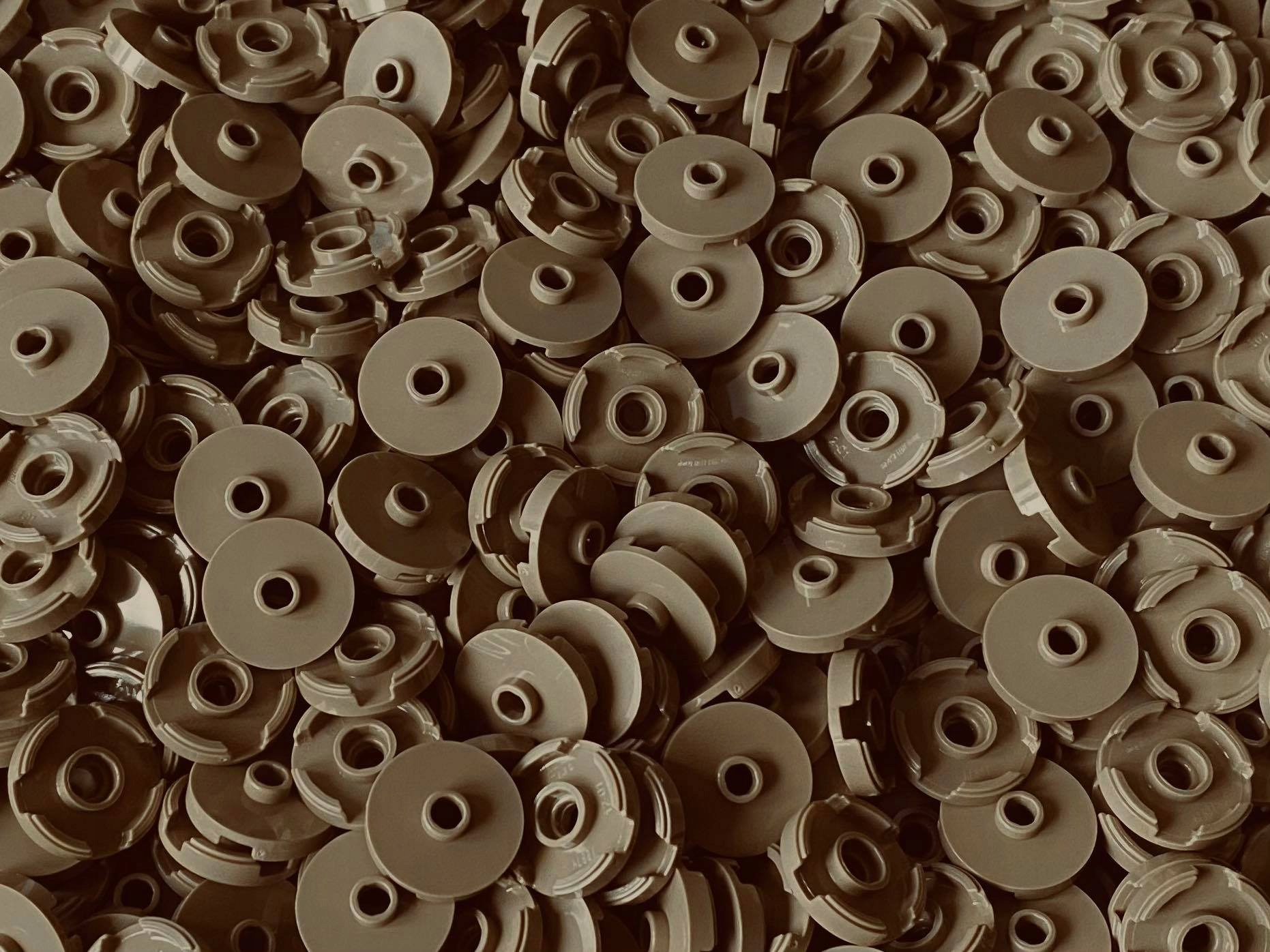 

Lego 18674 plate okrągły 2x2 Dark Tan 25 szt Nowe