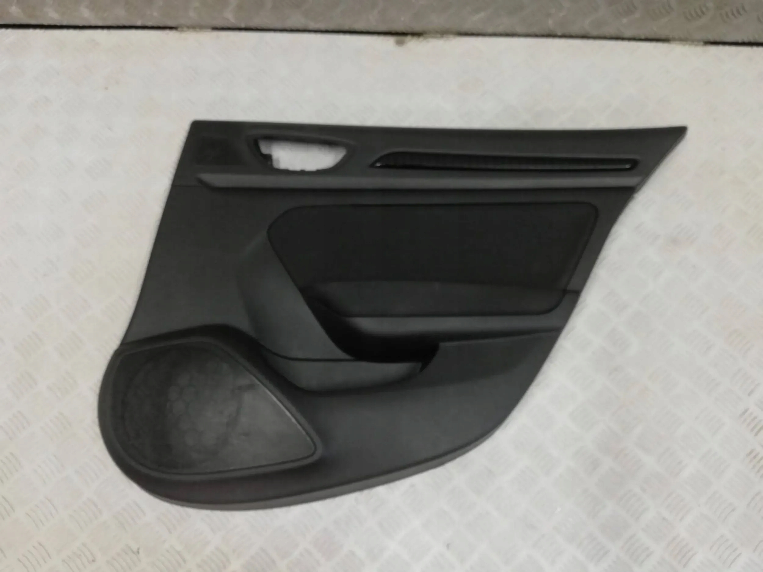 BOCZEK DRZWI PRAWY TYŁ RENAULT MEGANE IV KOMBI