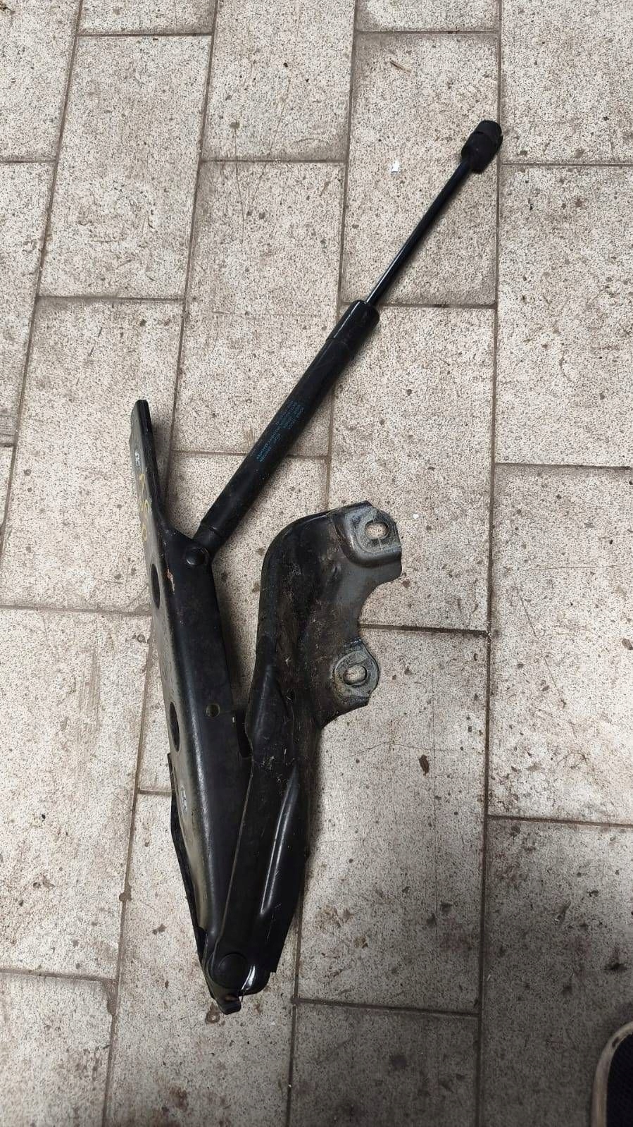 bonnet hinges damper front side right Audi A6 Allroad C7 4G0823302D