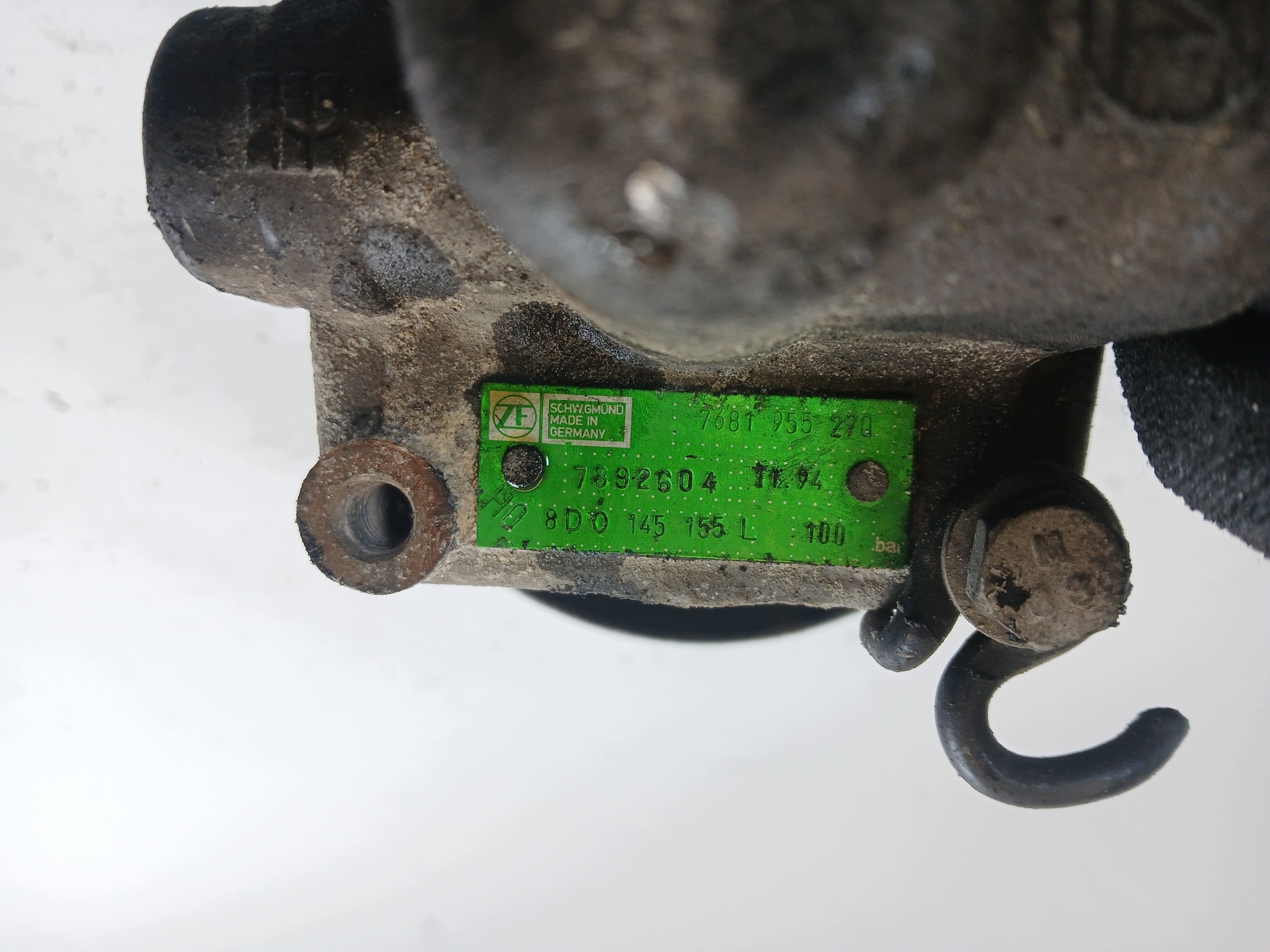AUDI A4 B5 1.6 servo pumpa 8D0145155L 100 BAR