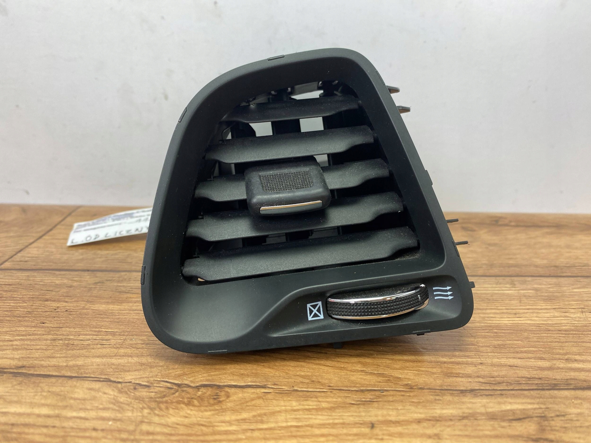 grid air conditioning devices side of the dashboard Dodge Challenger 2015+