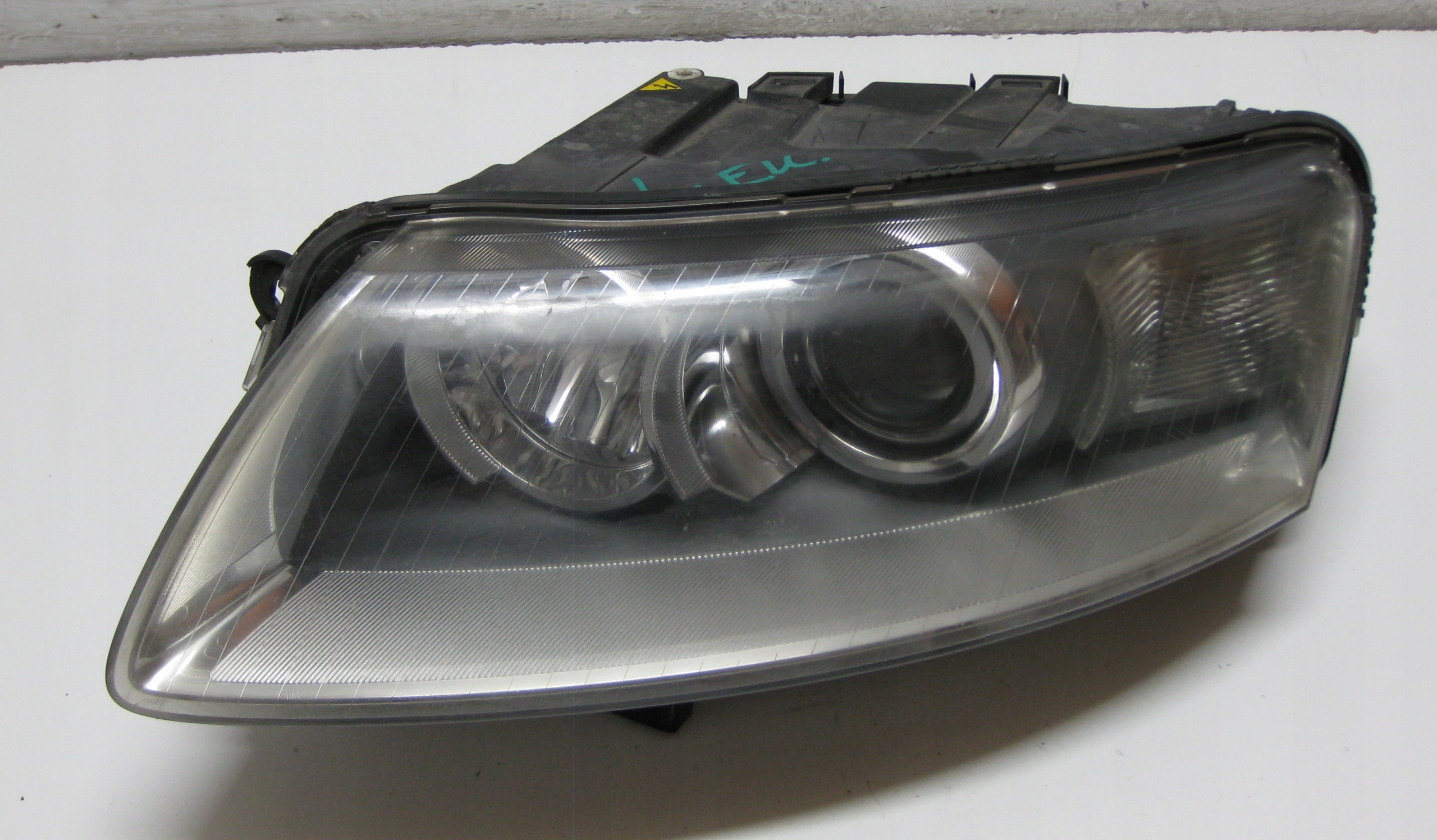 AUDI A6 C6 2.7 TDI 07R Licht links vorne XENON
