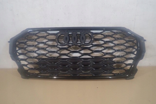 решетка радиатора Q3 2 II 83F s 2018-