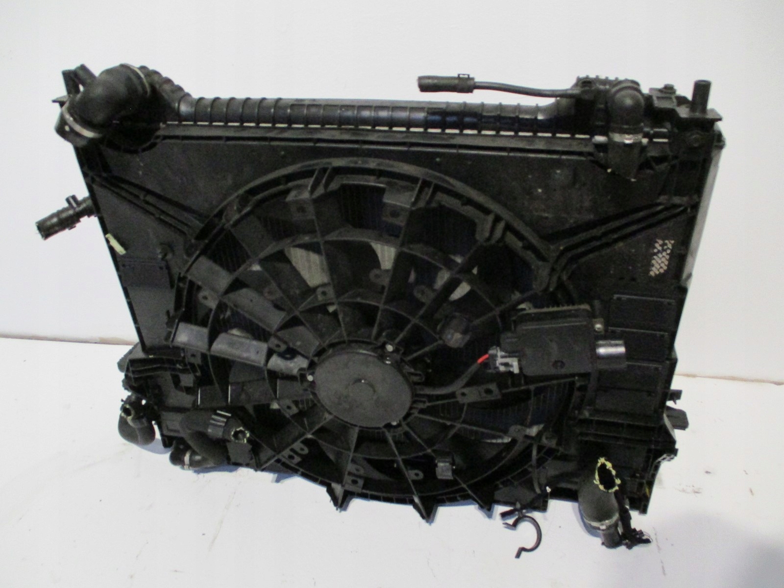 chłodnica chłodnice JAGUAR F PACE 2,0d AUTO Producent części Jaguar OE