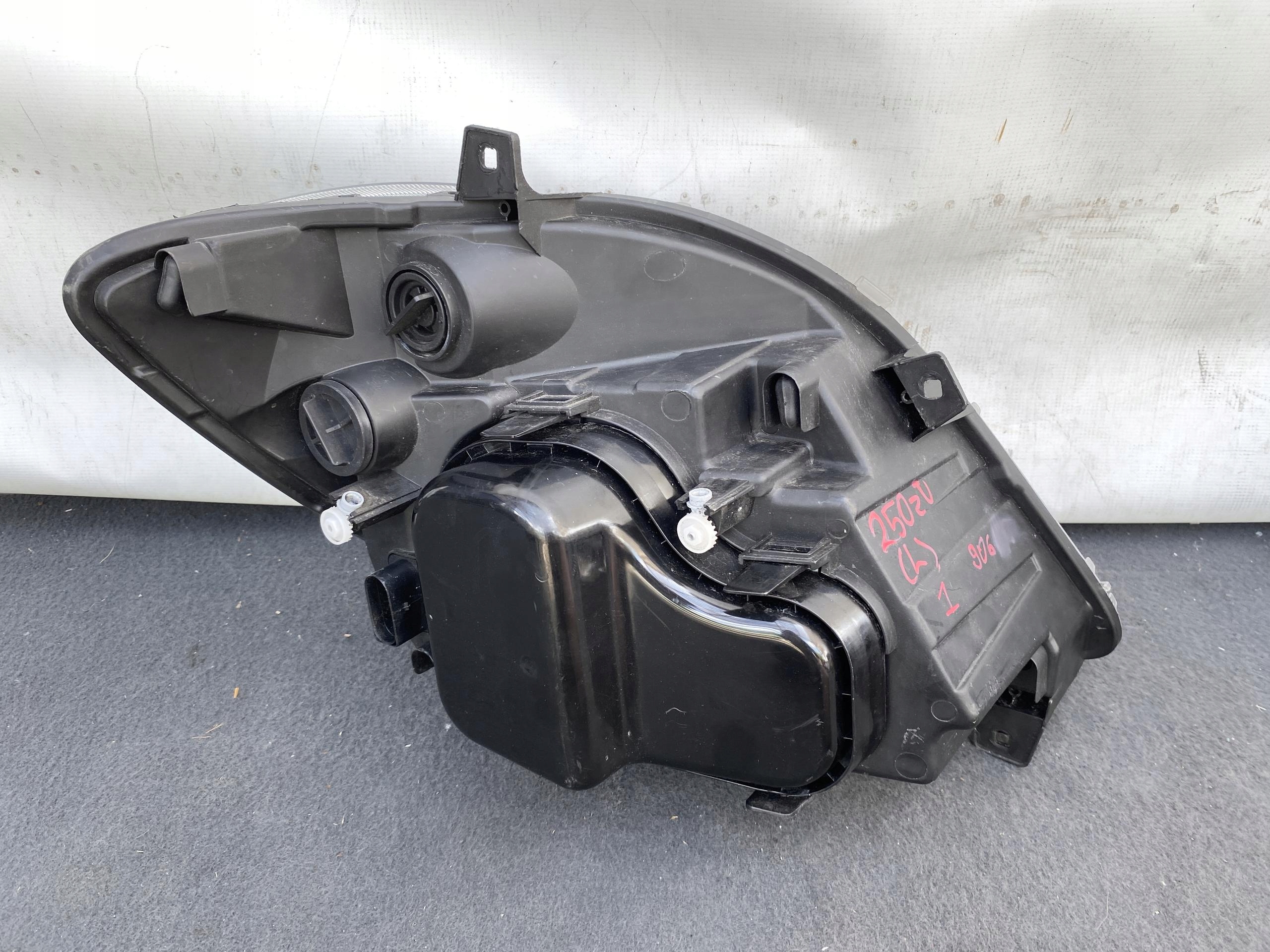 SPRINTER 906 06- light left REFLEKTOR front left A9068200161