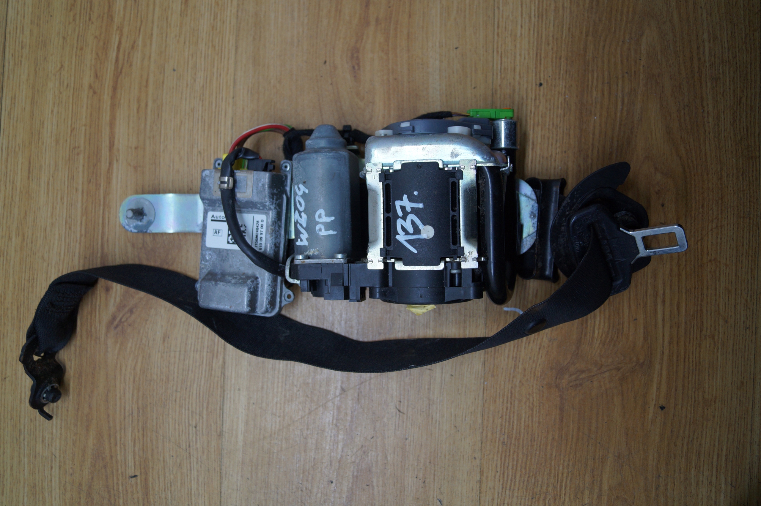 PAS BEZPIECZENSTWA PRAWY PRZOD MERCEDES C W204