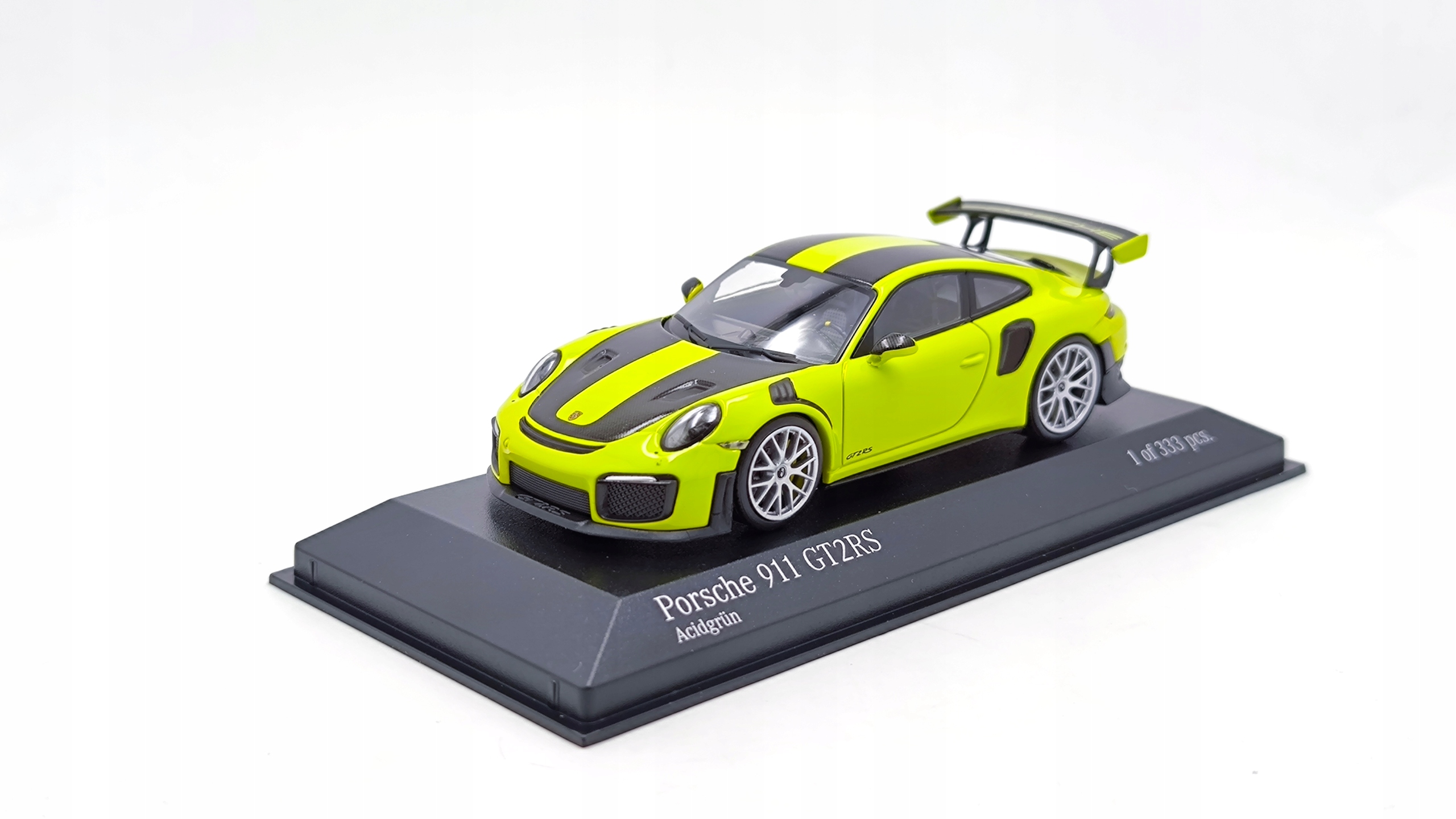 Porsche 911 GT2RS 2018 1:43 Minichamps 413067281