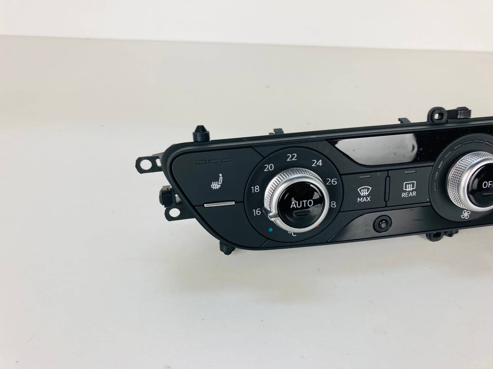 AUDI A5 F5 8W PANEL klími klimatizaci 8W0820043BG