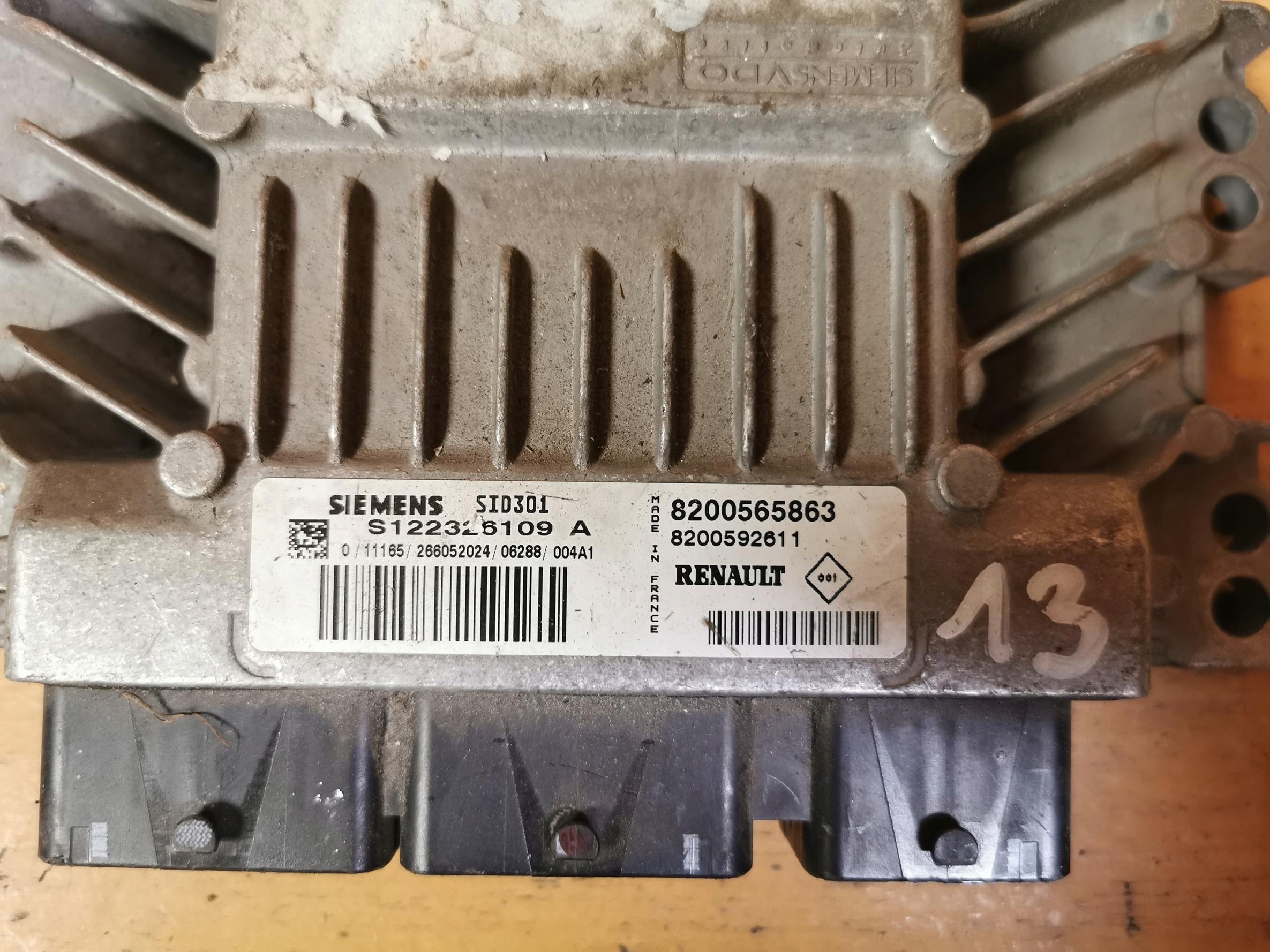 control unit computer of the engine RENAULT MEGANE II 1.5 DCI 106KM 8200565863