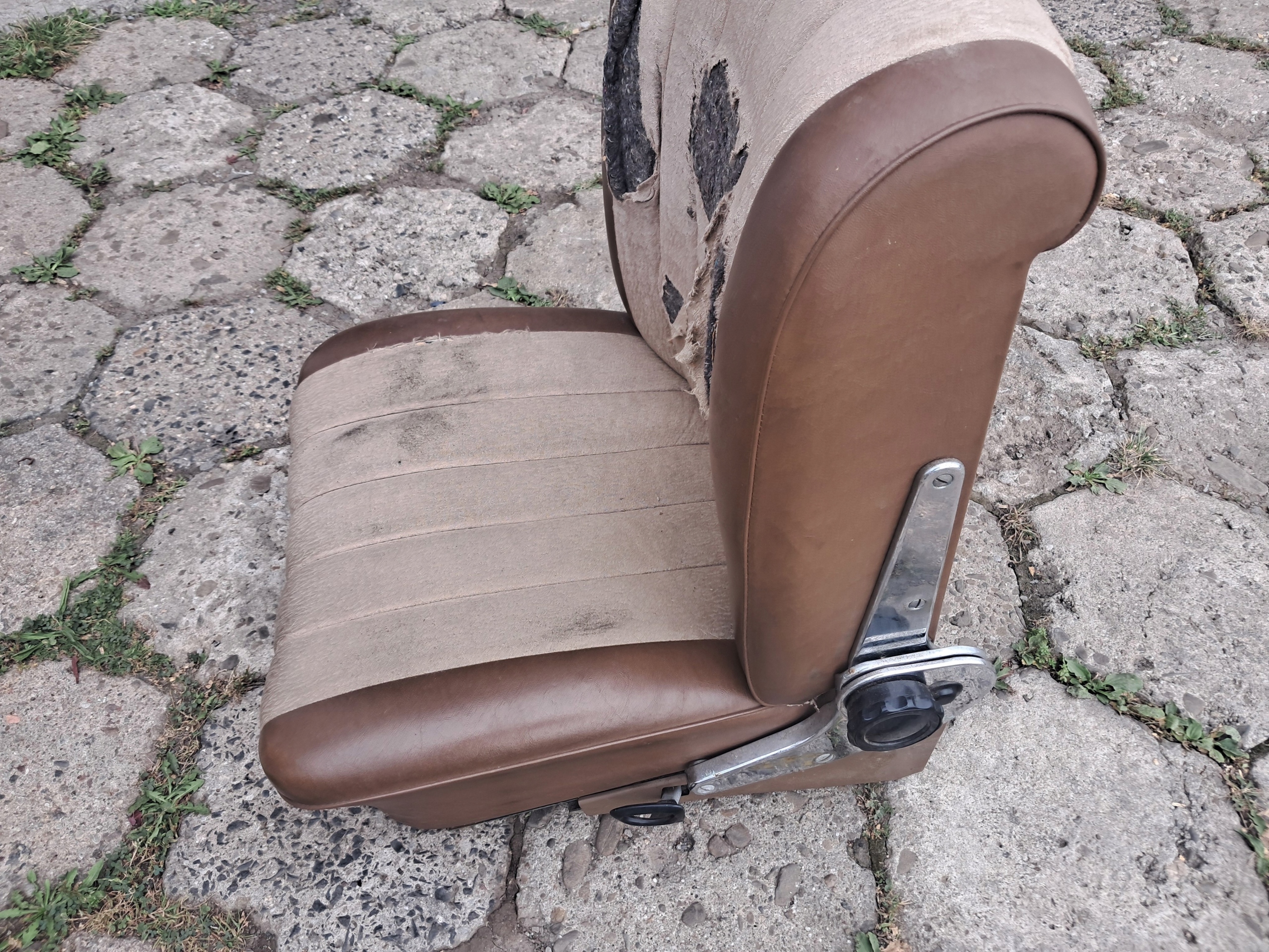 seat left front MERCEDES W108 1089109701