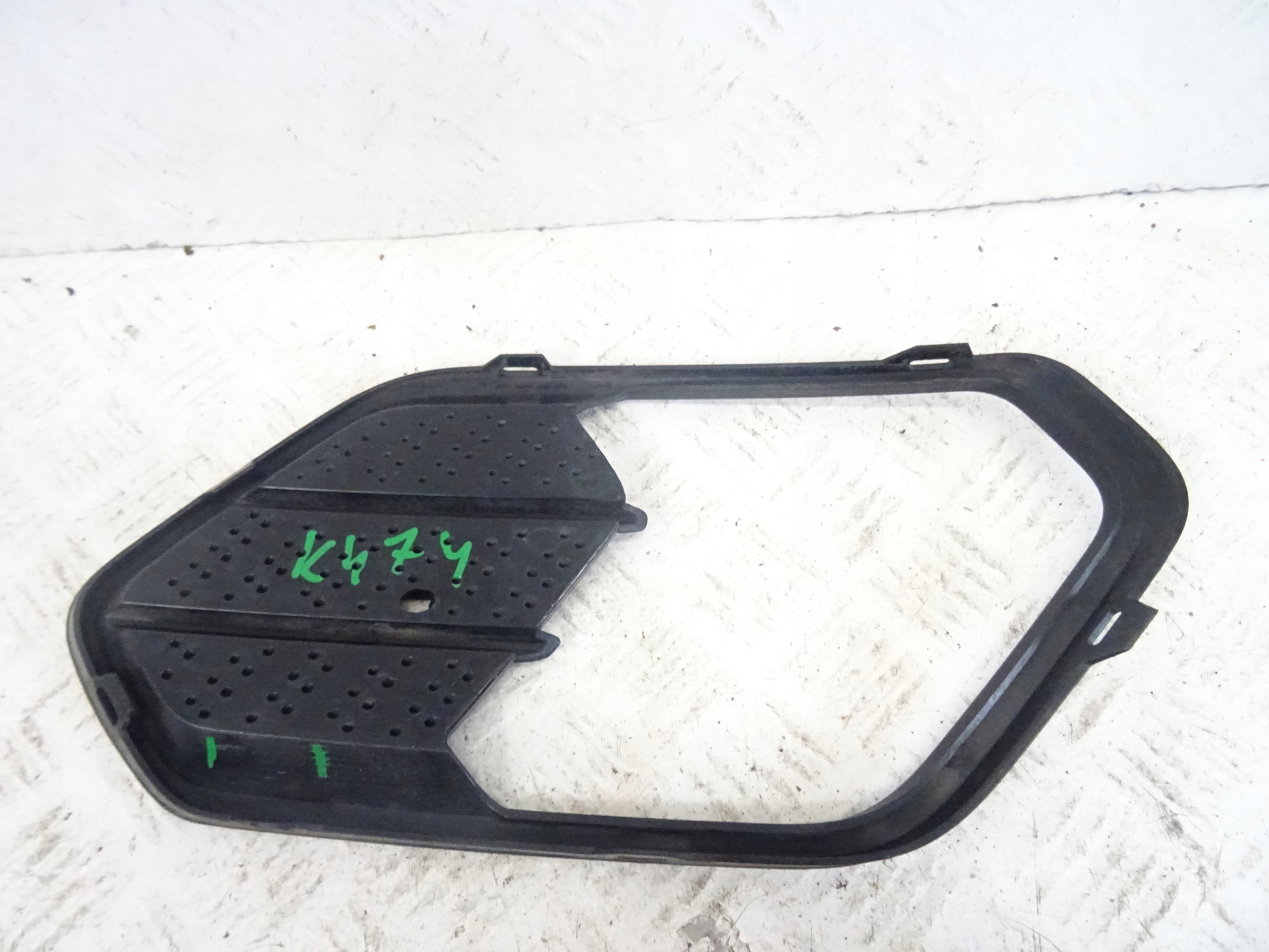 grid of a bumper front front left FORD KUGA II GV44-17K947
