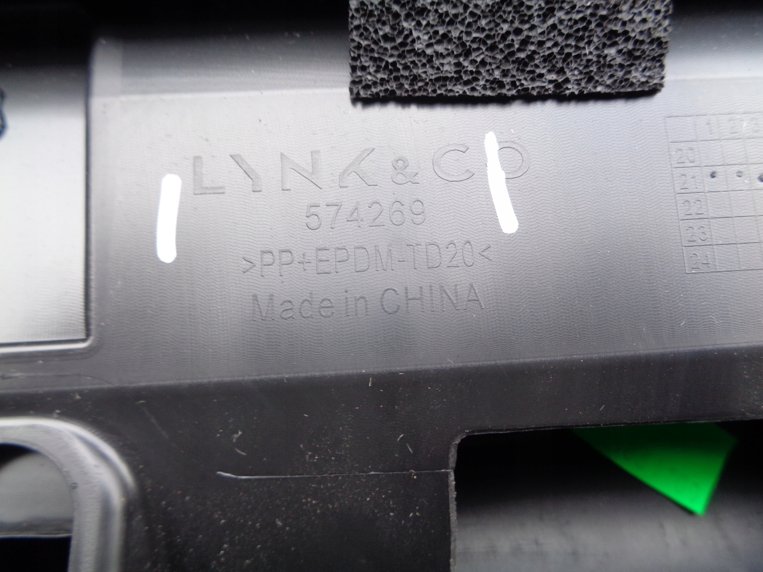NO-WA-- moulding door right front LYNK CO&01 CO 01